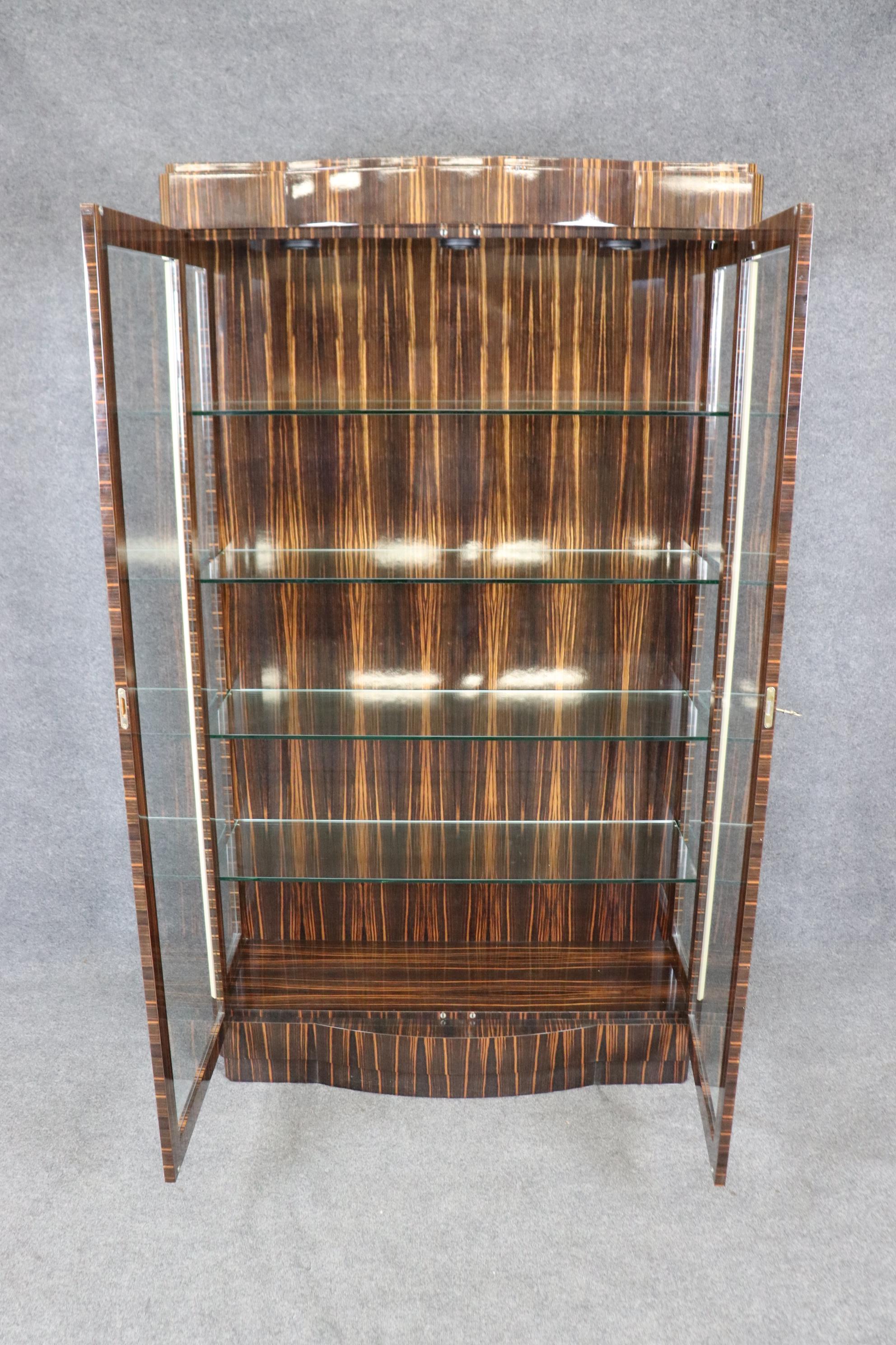Macassar Ebony Lighted Contemporary French-Made Art Deco Vitrine Manner Ruhlmann For Sale 5