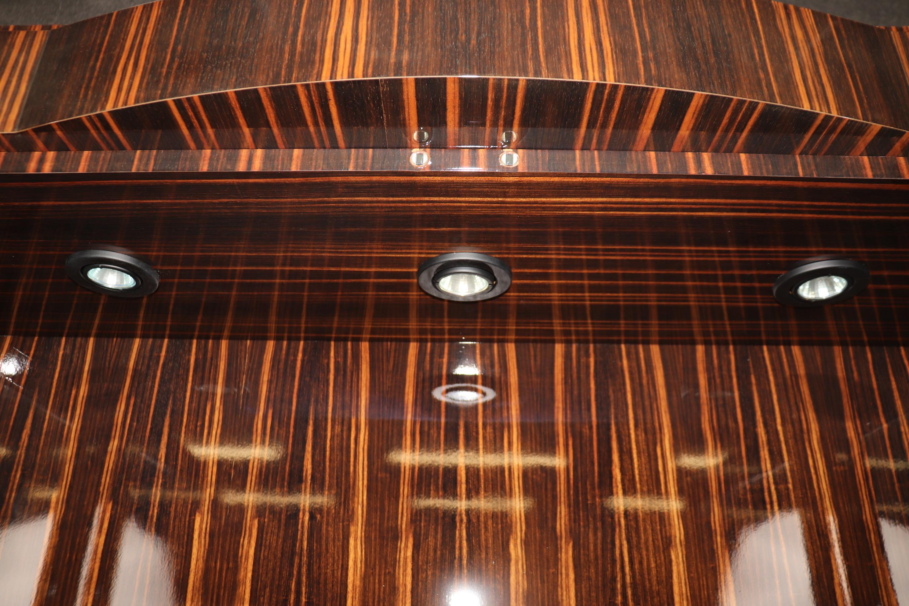 Macassar Ebony Lighted Contemporary French-Made Art Deco Vitrine Manner Ruhlmann For Sale 6