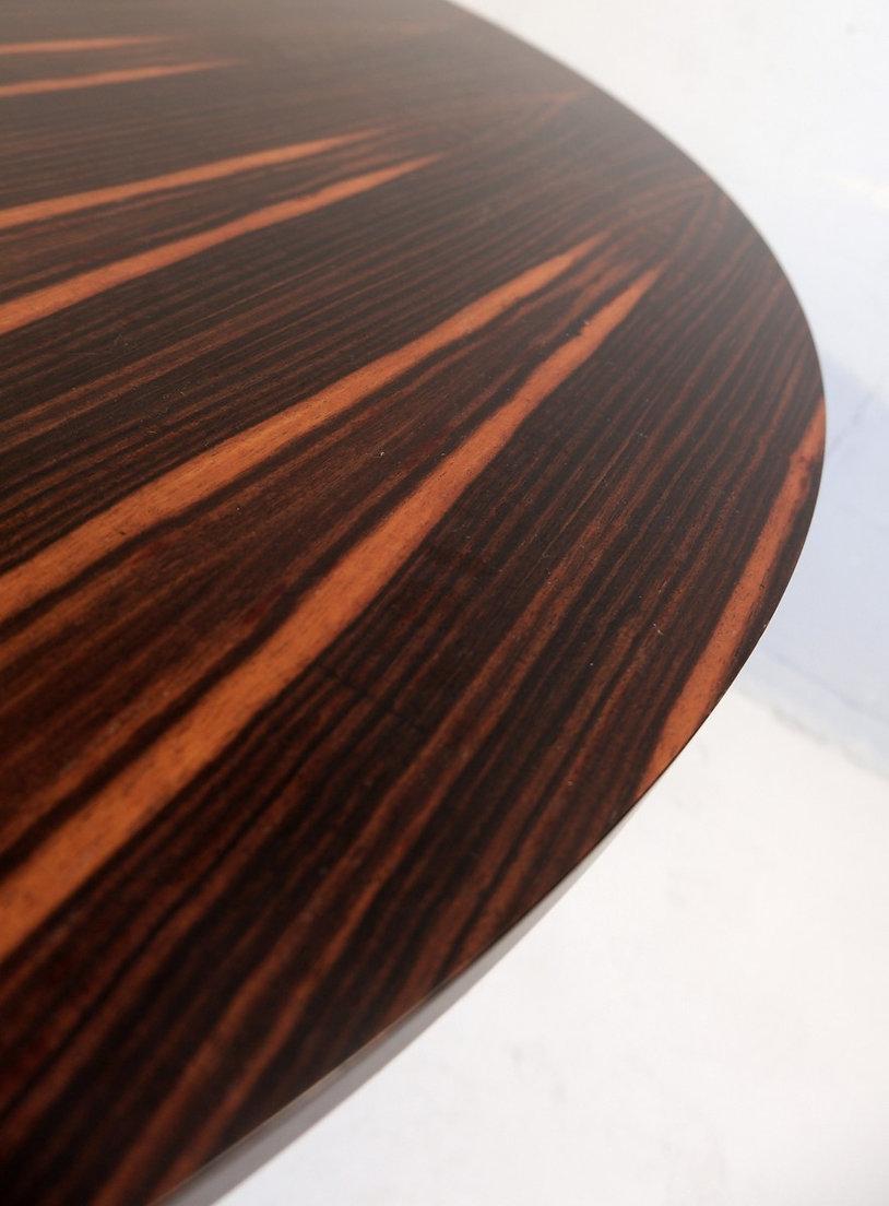 Mid-Century Modern Table ronde en ébène de Macassar Ø 128cm en vente