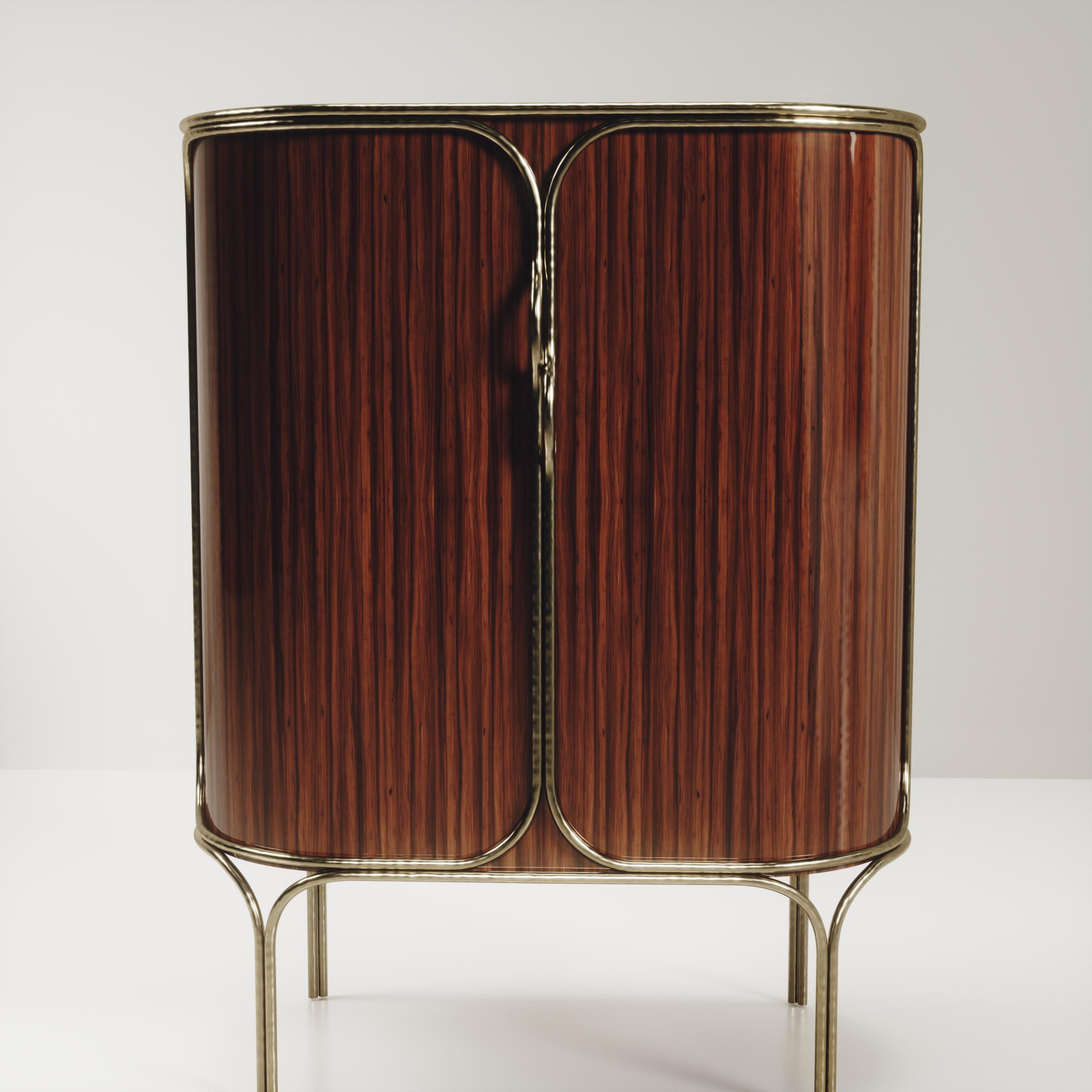 Philippin Meuble de bar en Wood Macassar avec détails en laiton Patina par R&Y Augousti en vente