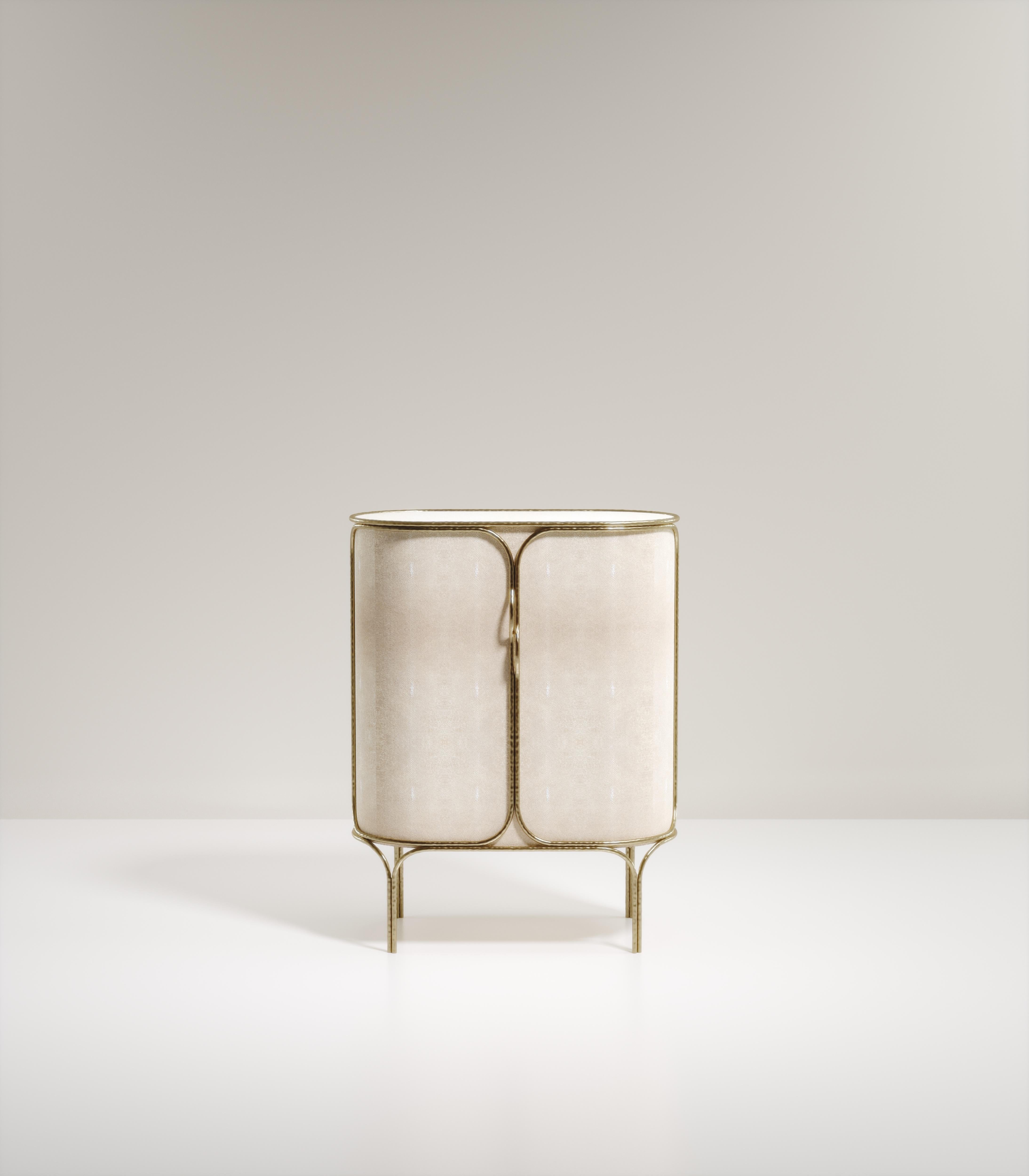 Meuble de bar en Wood Macassar avec détails en laiton Patina par R&Y Augousti en vente 8
