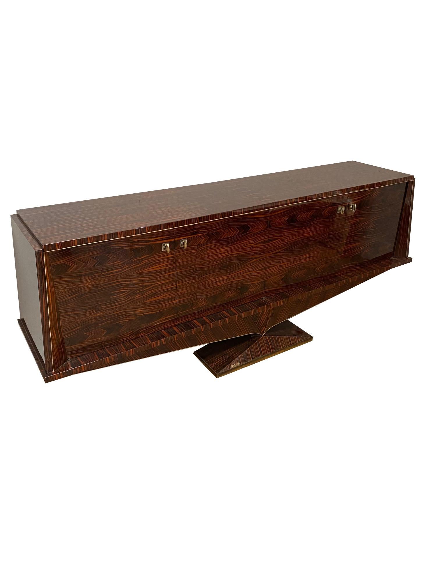 1950s French Macassar wood credenza.
Macassar ebony is a rare wood known for it's striped appearance.
The combination of black with reddish brown create a beautifully patterned natural grain.
The clean lines of the credenza displays the exceptional