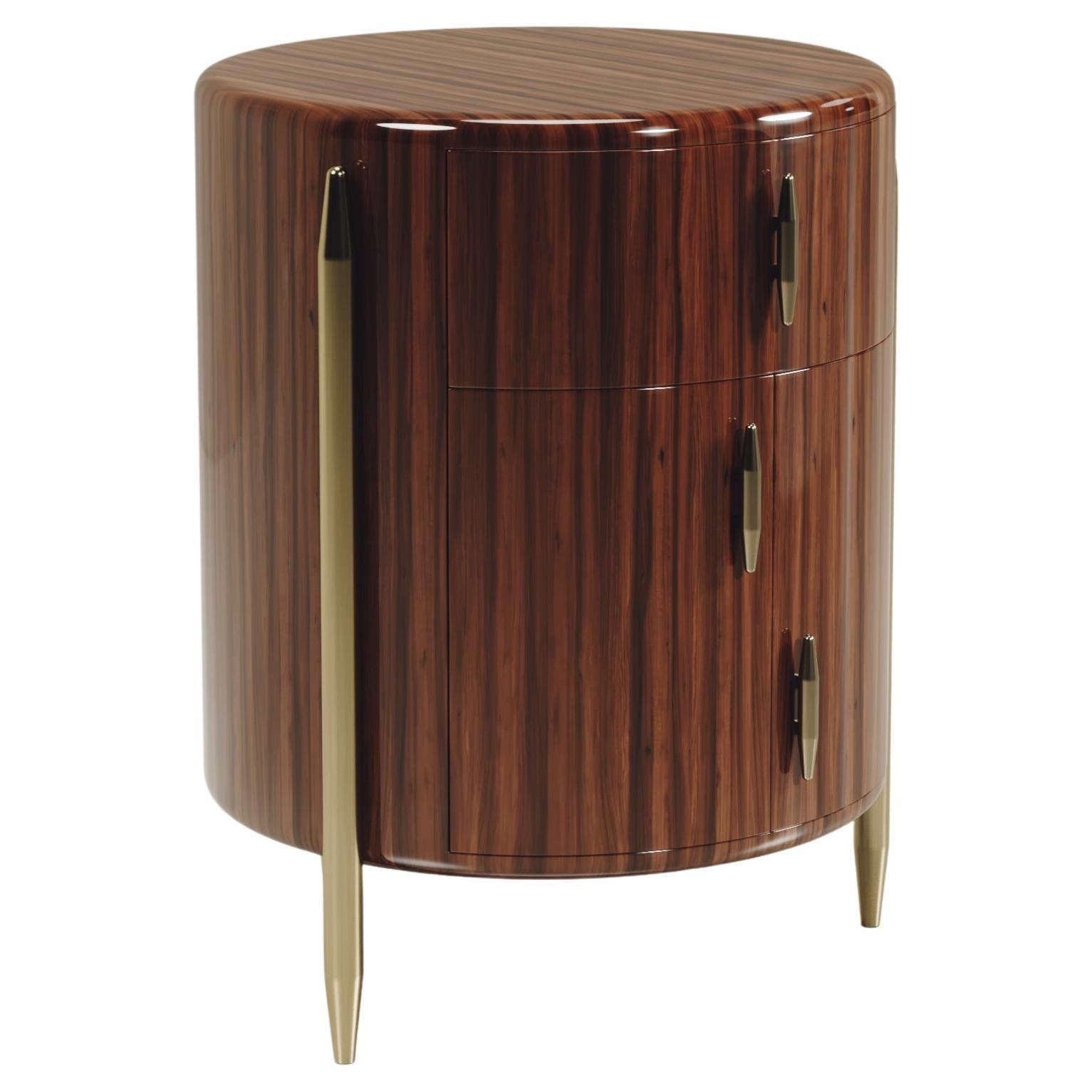 Mesilla de noche de madera de macasar con detalles de latón by Kifu Paris