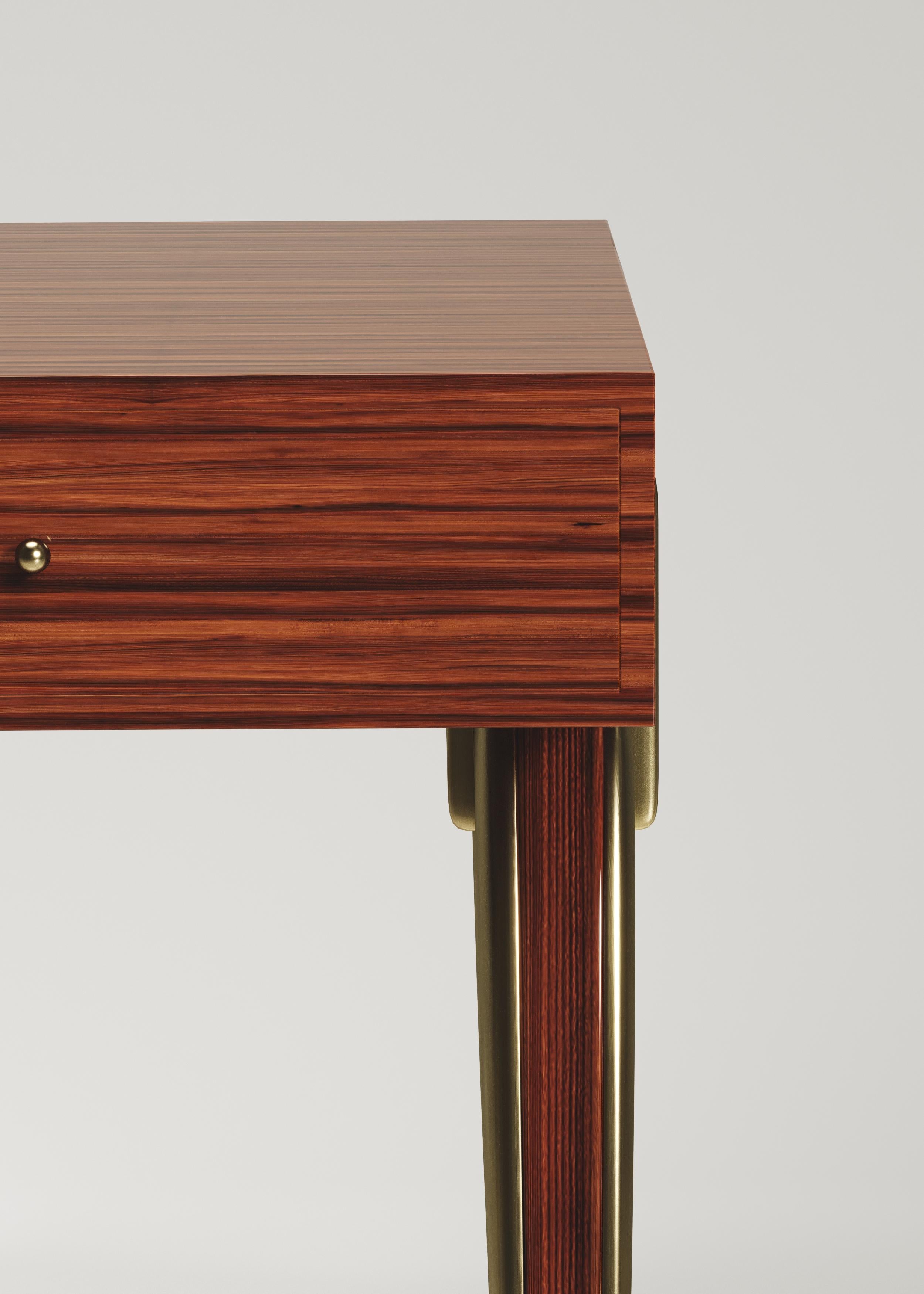 Scrivania Macassar con deatils in ottone bronzato-patinato di R&Y Augousti In condizioni Nuovo in vendita a New York, NY