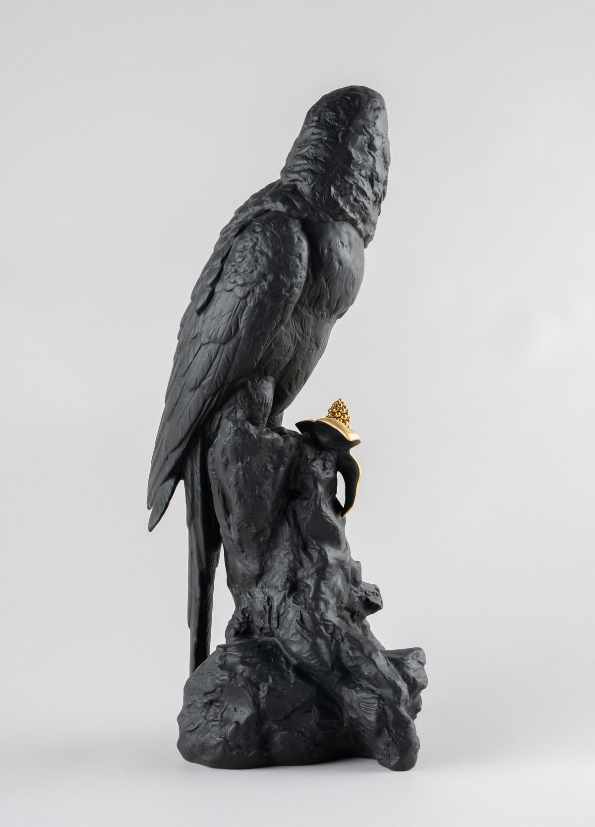 Lladró Ara-Vogel-Skulptur, Schwarz-Gold, limitierte Auflage (Spanisch) im Angebot