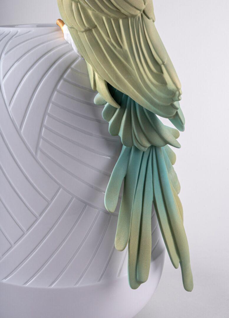 Lladró Macaw Bird Vase In New Condition For Sale In New York City, NY