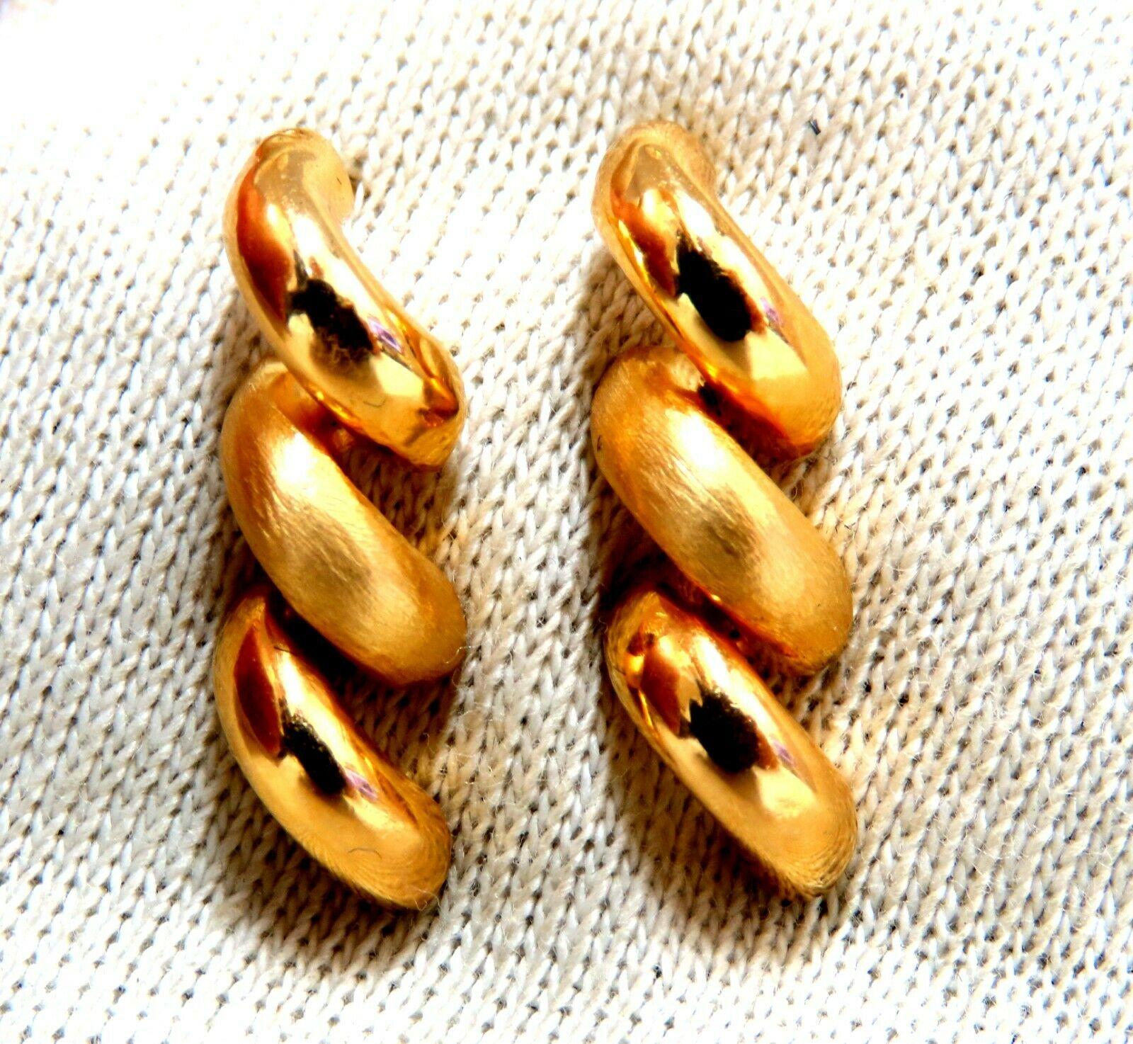 Maccaroni Row Gold Earrings 14kt In New Condition For Sale In New York, NY