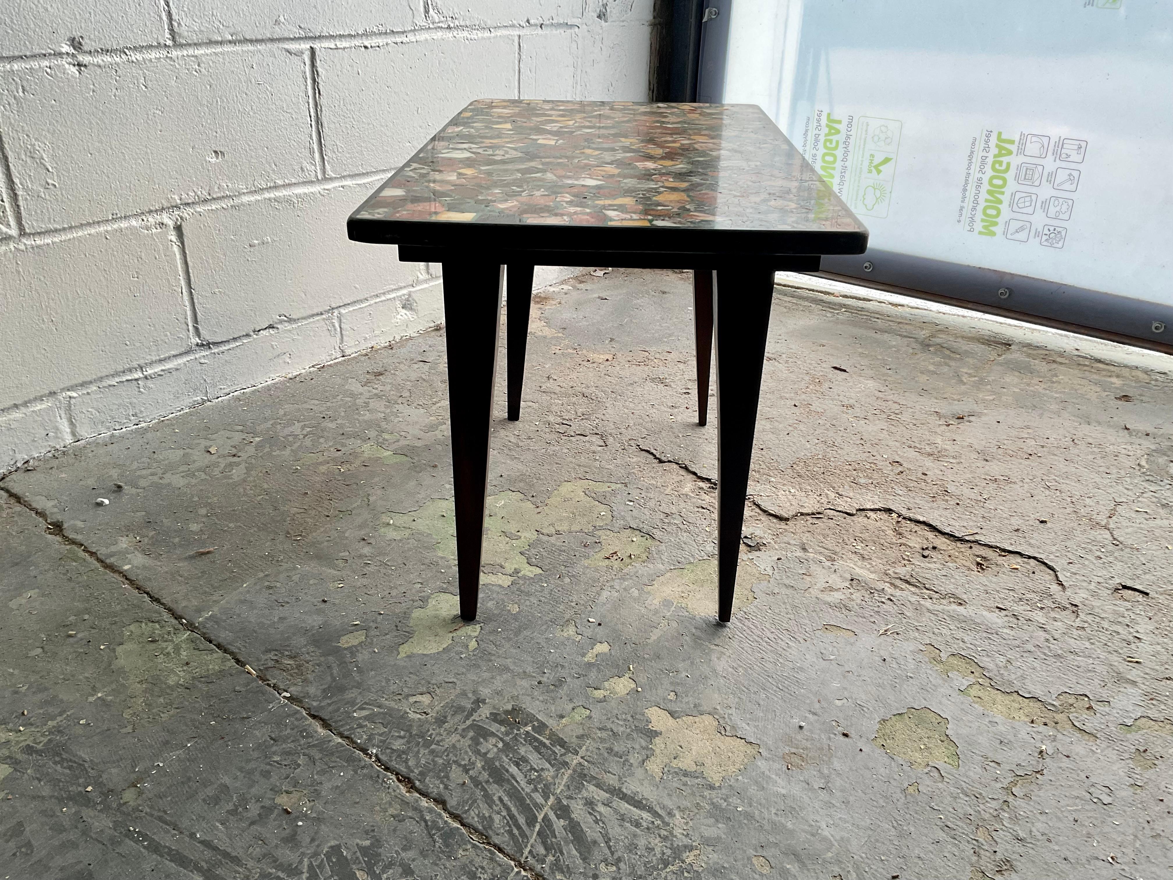 Table d'appoint Macchiaioli avec plateau en terrazzo par Montaperto Studios, 2023 en vente 3