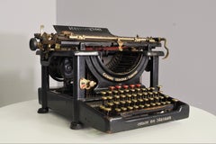 Remington metal typewriter, 1909
