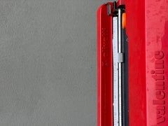 Macchina da scrivere Valentine rossa - Ettore Sottsass - Olivetti - 1968