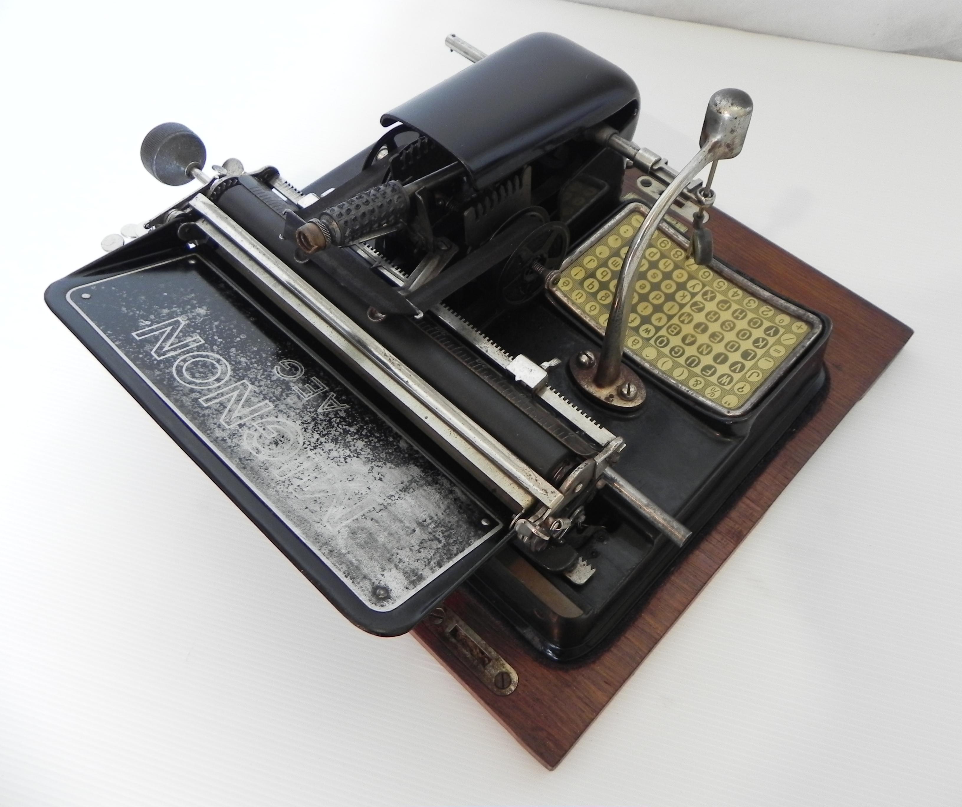 aEG Mignon typewriter, 1920s. For Sale 3