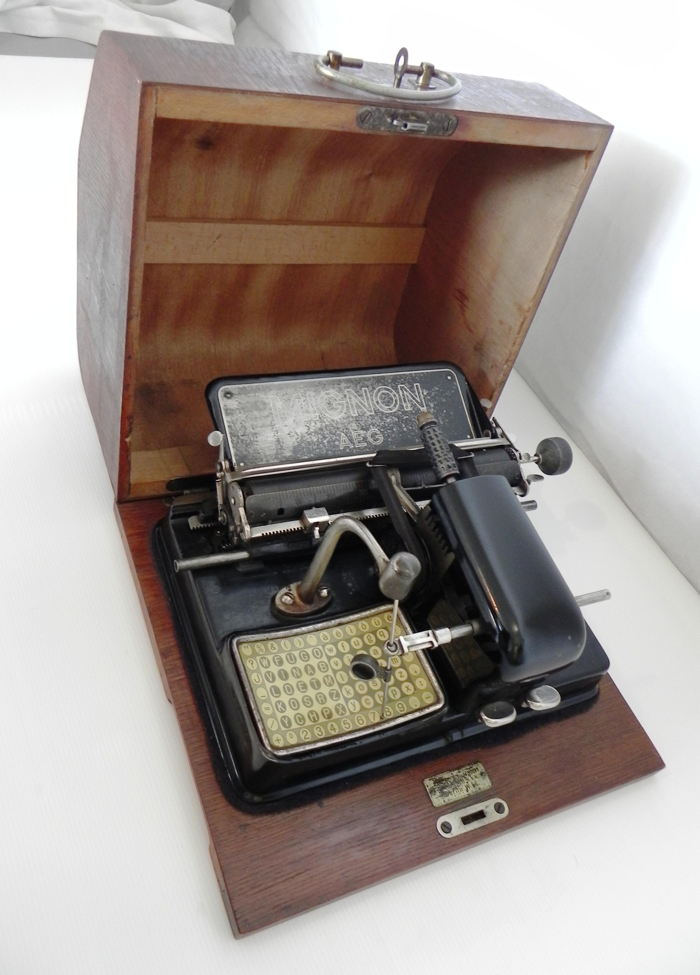 aEG Mignon typewriter, 1920s. For Sale 7