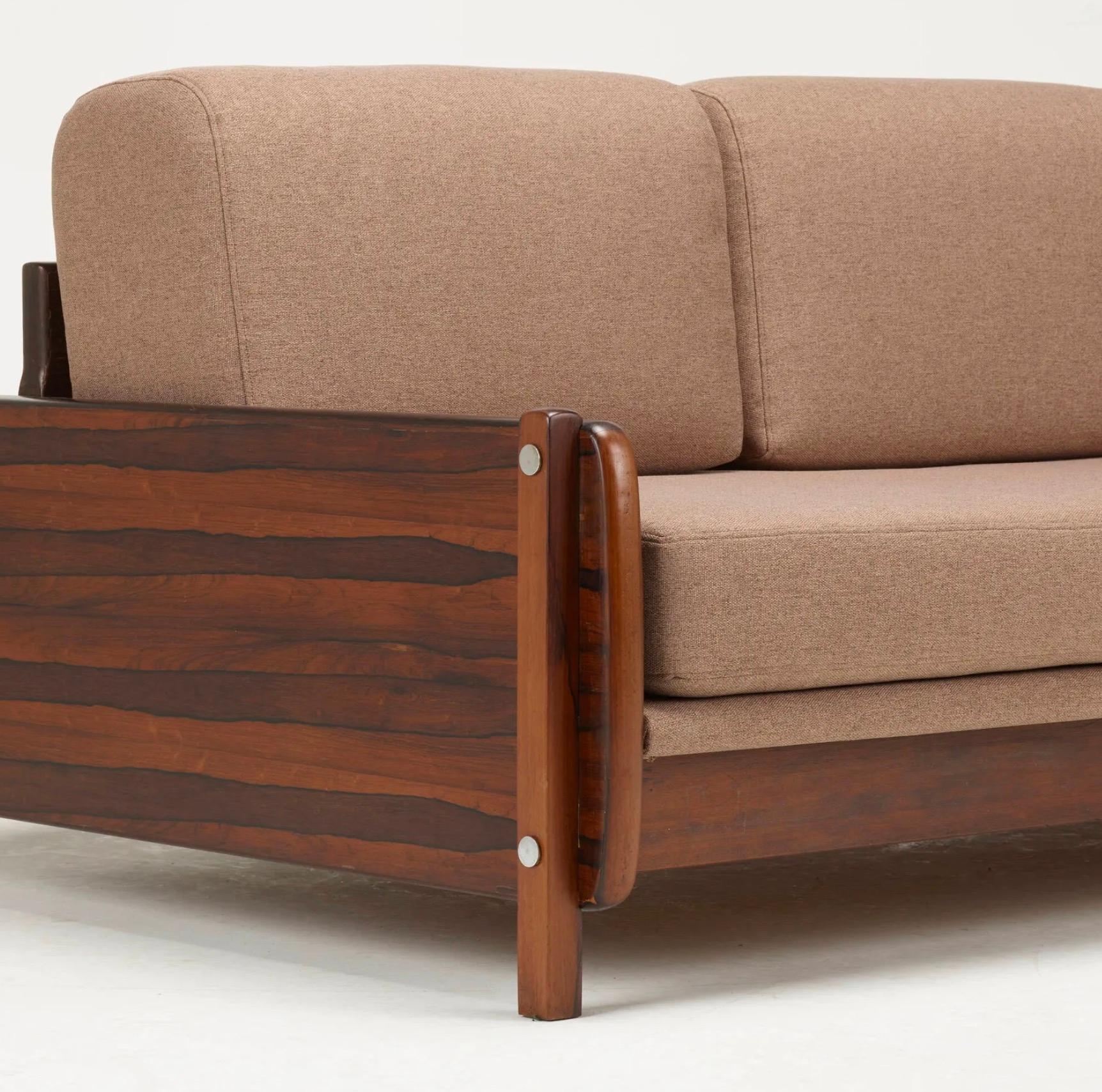 Mid-20th Century 'Macedo' Brazilain Rosewood Sofa by Sergio Rodrigues for OCA Brazil, 1960s For Sale