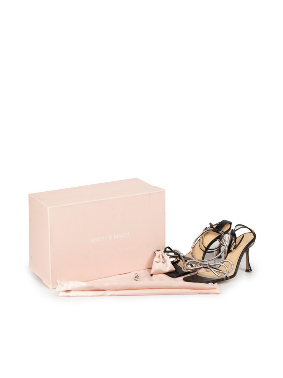 Mach & Mach Sandali open toe in pelle nera con fiocco in metallo taglia IT 38 in vendita 2