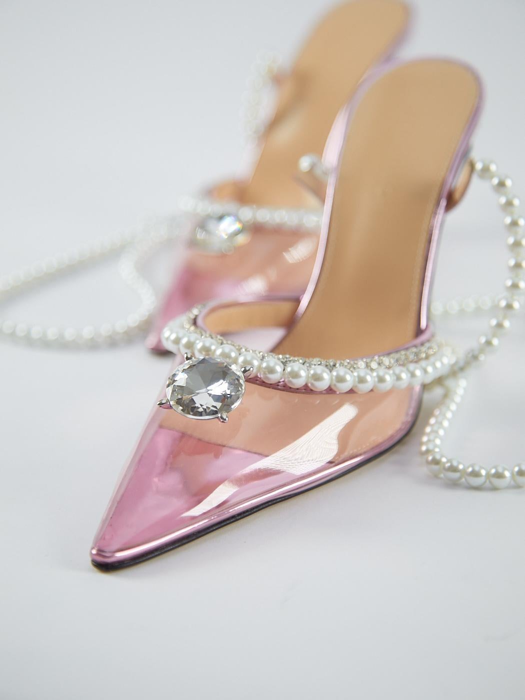 Mach & Mach Diamond of Elizabeth Pumps in Pink 

PVC and patent leather 

Lobster clasp fastening

Size 38.5