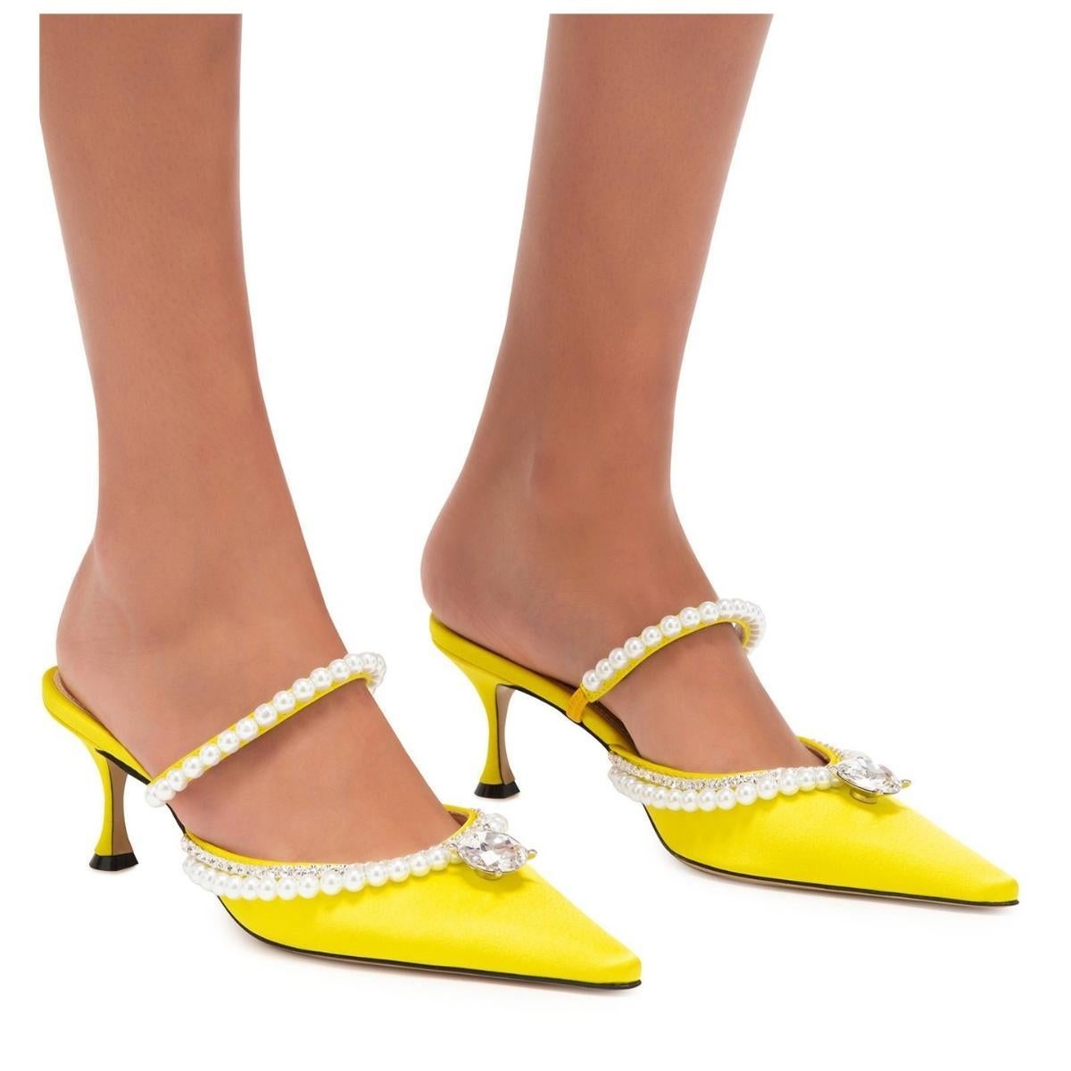 Silk satin heels in yellow. Faux-pearl and crystal-cut detailing at vamp.
Pointed toe
Grained leather footbed in beige
Covered kitten heel with rubber injection
Leather sole in beige
Heel: H2.5 in
Supplier color: Yellow
Upper: textile.
Sole: