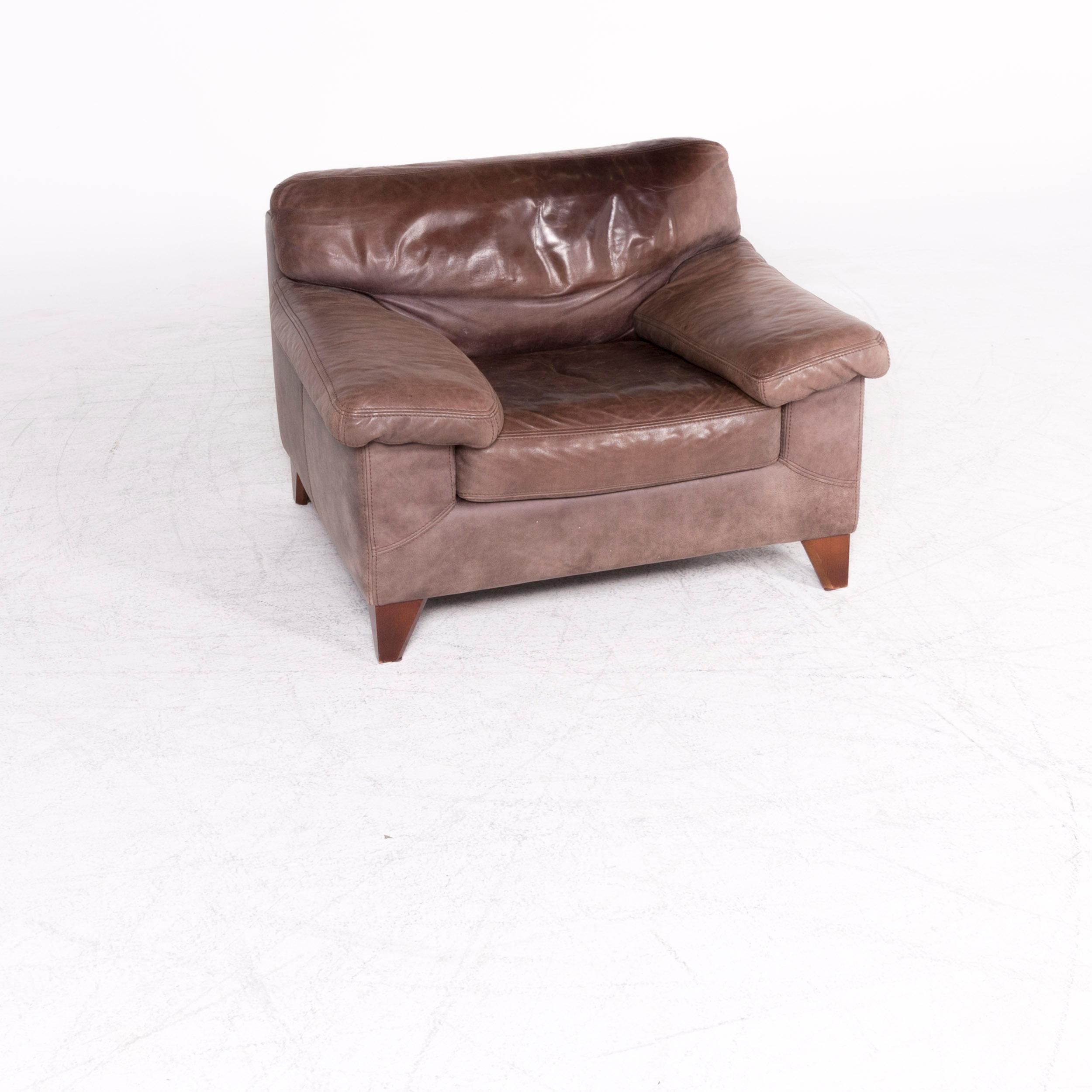 We bring to you a Machalke Diego designer leather armchair brown by Teun Van Zanten Genuine.

Product measurements in centimeters:

Depth 97
Width 107
Height 78
Seat-height 44
Rest-height 58
Seat-depth 51
Seat-width 43
Back-height