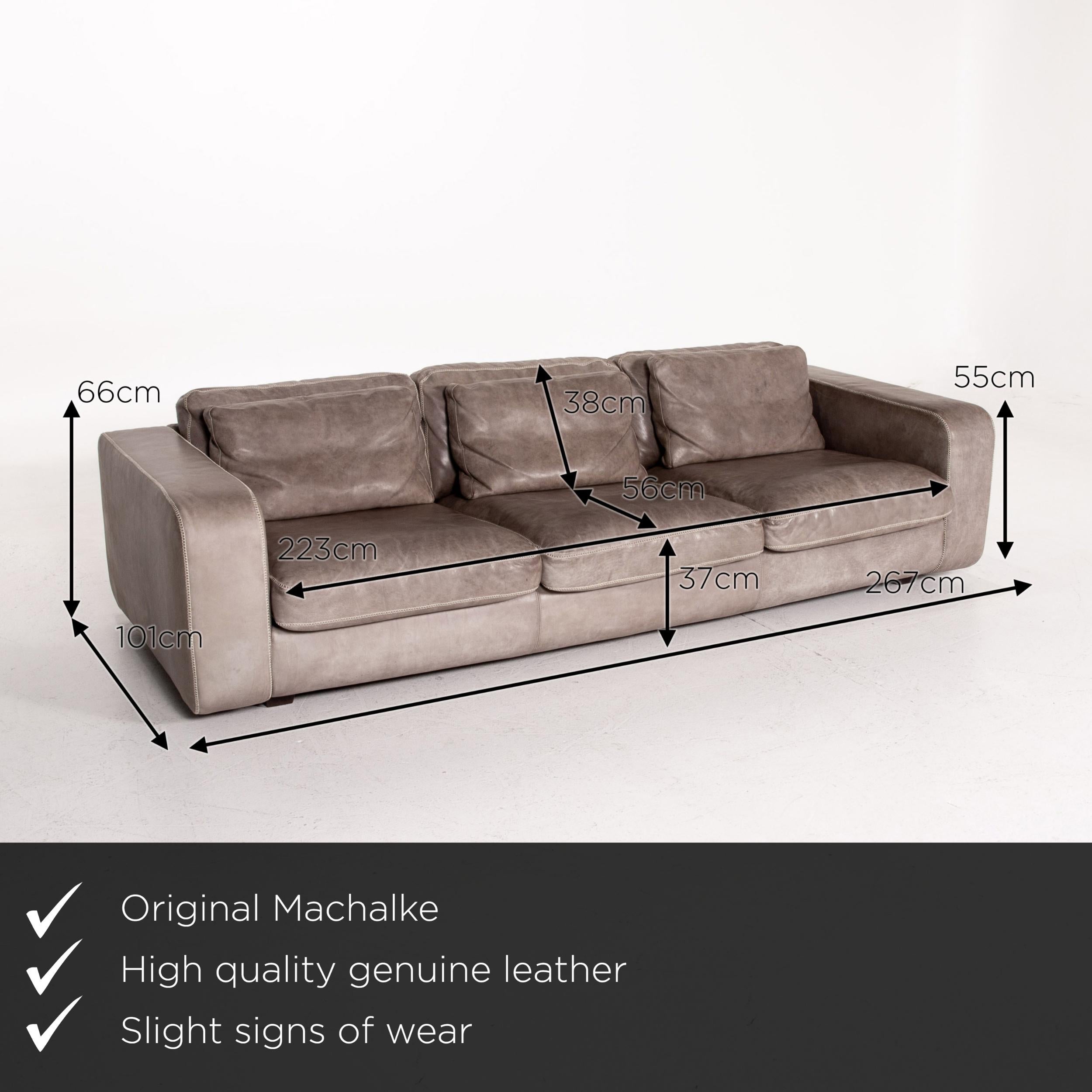 Wir präsentieren Ihnen ein Machalke Valentino Anilin Ledersofa grau Dreisitzer Couch.
 

 Produktabmessungen in Zentimetern:
 

Tiefe 101
Breite 267
Höhe 66
Sitzhöhe 37
Resthöhe 55
Sitztiefe 56
Sitzbreite 223
Rückenhöhe 38.
 