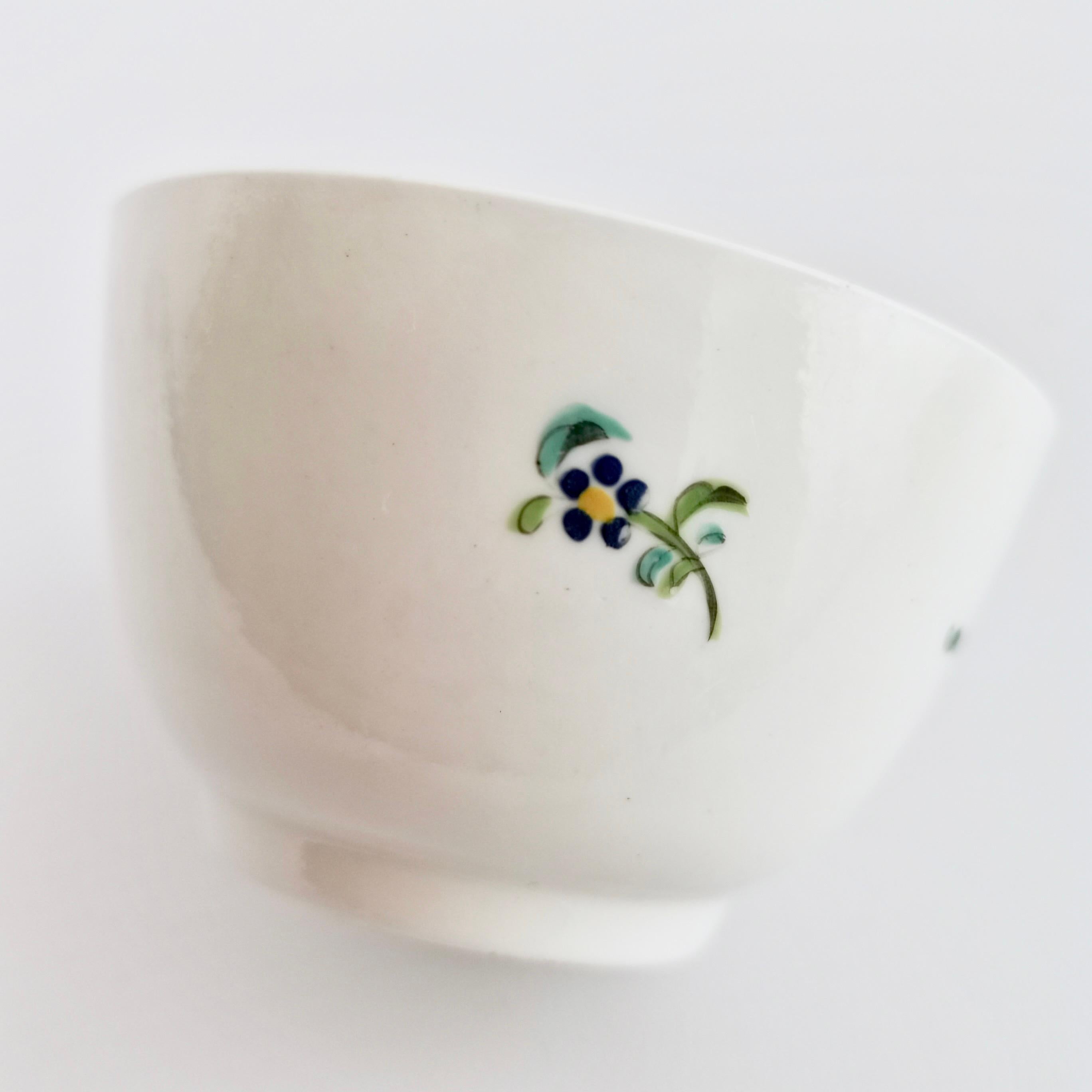 Hand-Painted Machin Orphaned Porcelain Tea Bowl, White with Flowers, 1812-1815