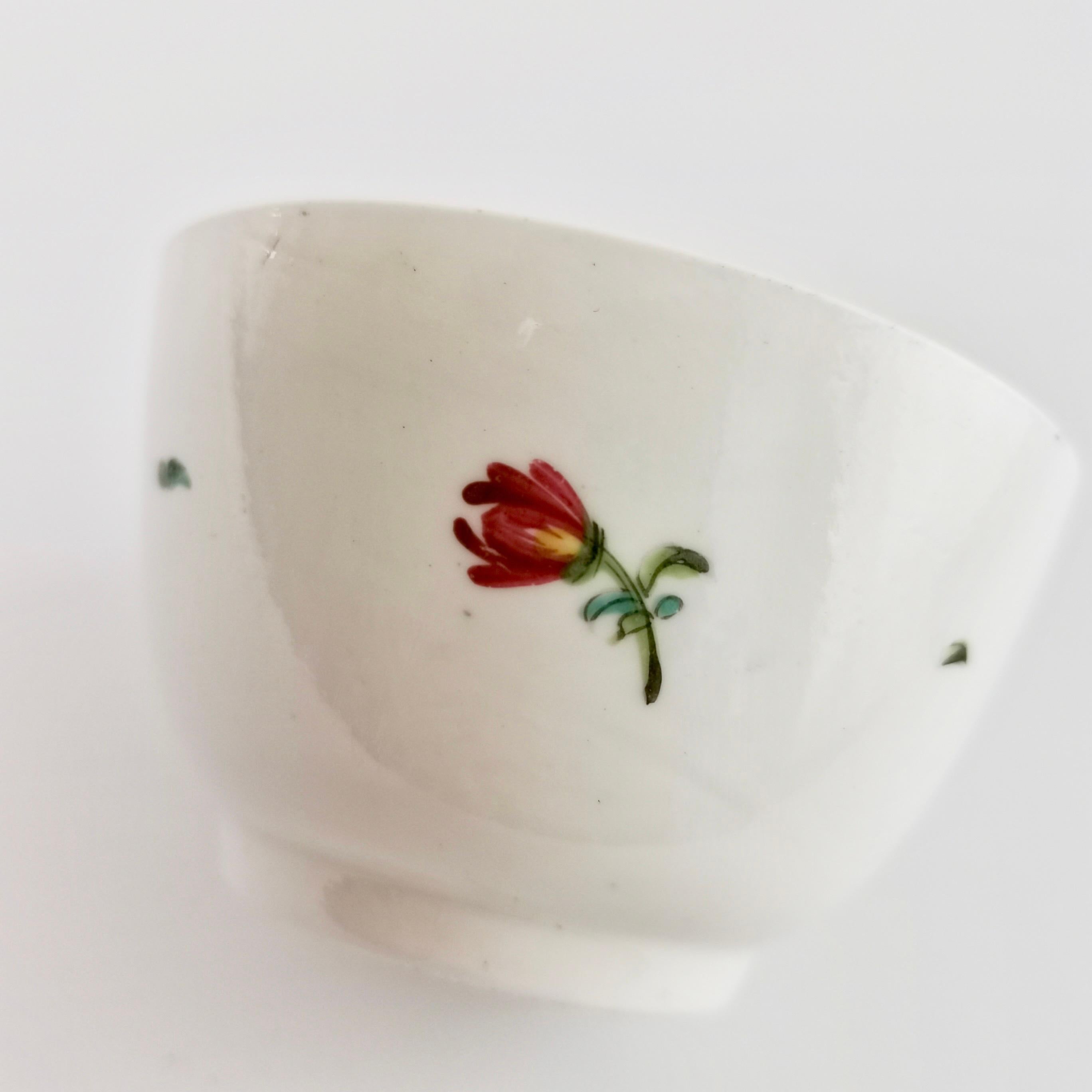 Machin Orphaned Porcelain Tea Bowl, White with Flowers, 1812-1815 In Good Condition In London, GB