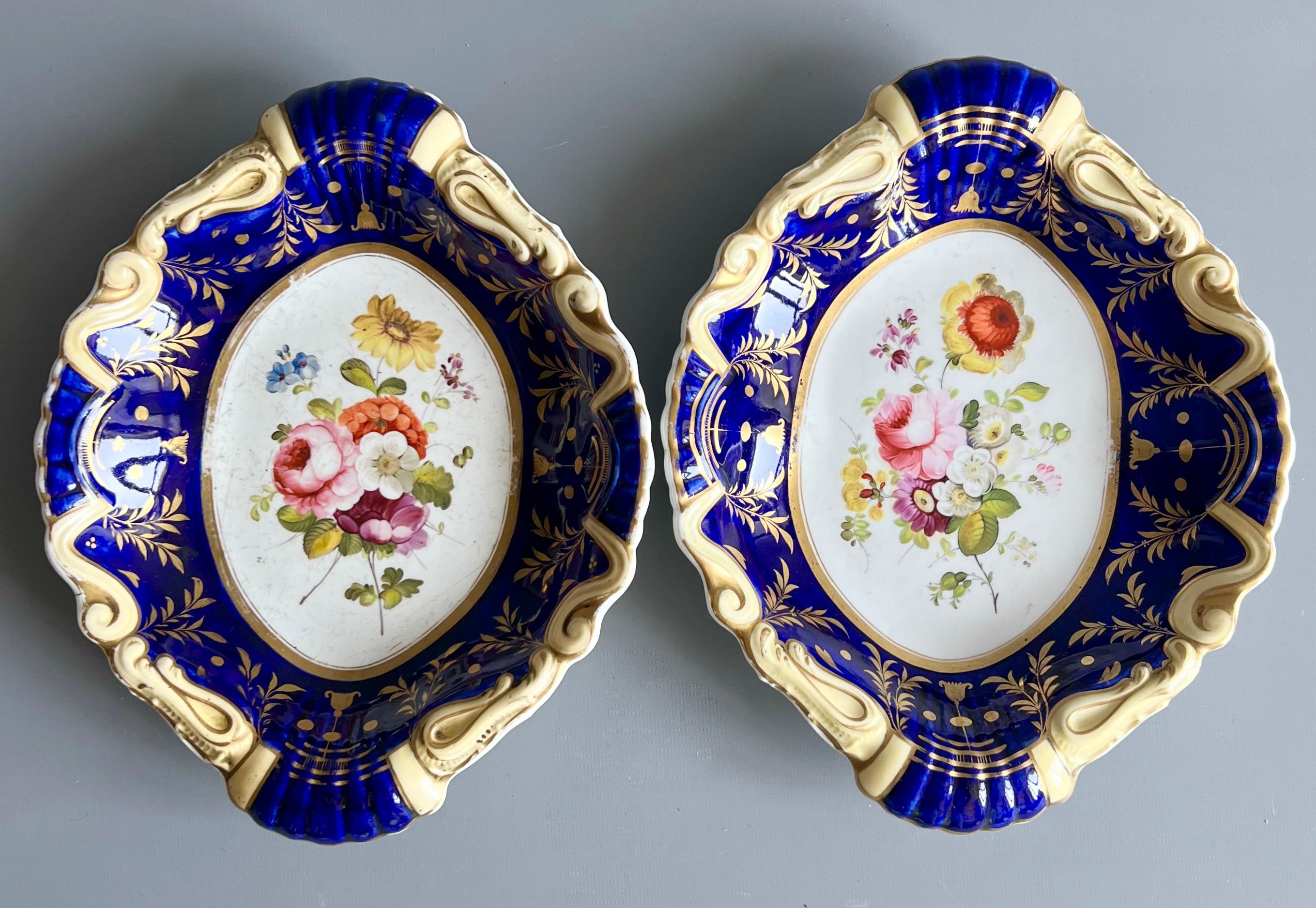 Service à dessert partiel Machin, en forme de moustache, bleu cobalt et fleurs, vers 1825 en vente 4