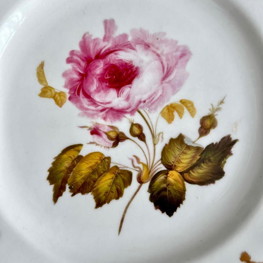 Ensemble Machin de 6 assiettes en forme de moustache, blanche avec fleurs, vers 1825 en vente 1