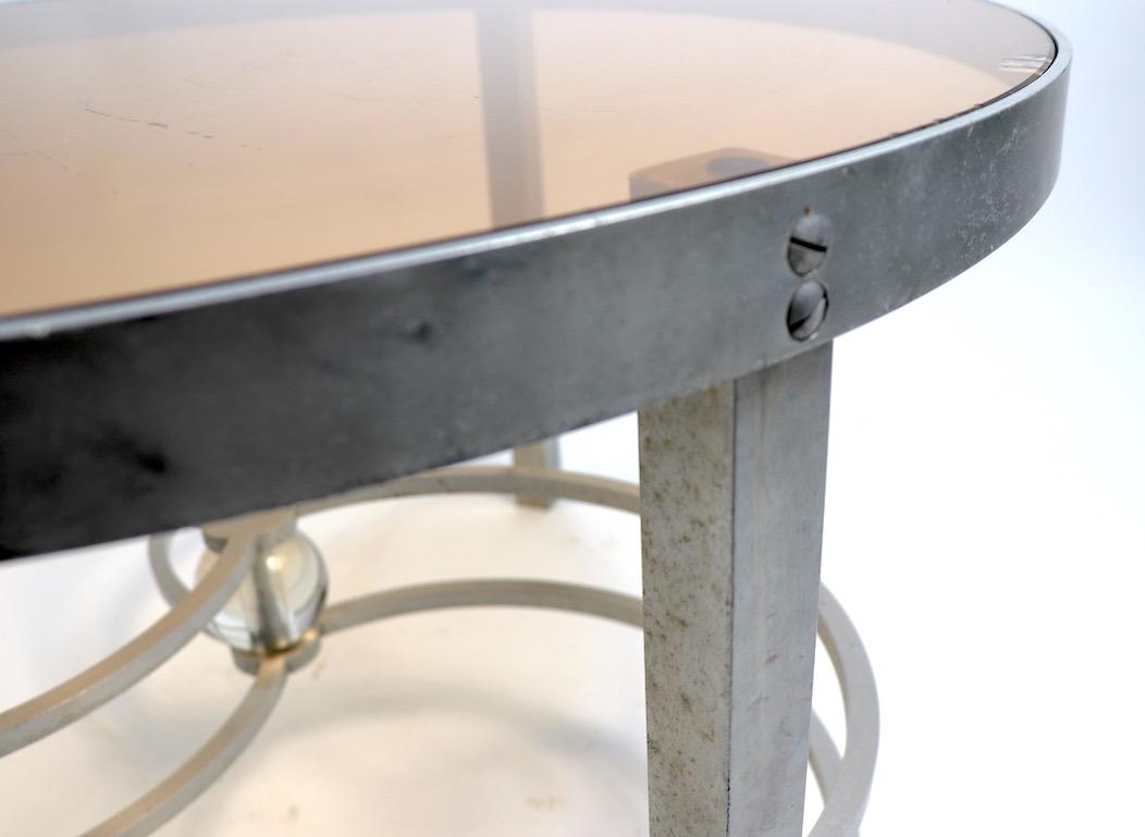 Maschinenzeitalter-Tisch aus Aluminium und Glas im Angebot 4