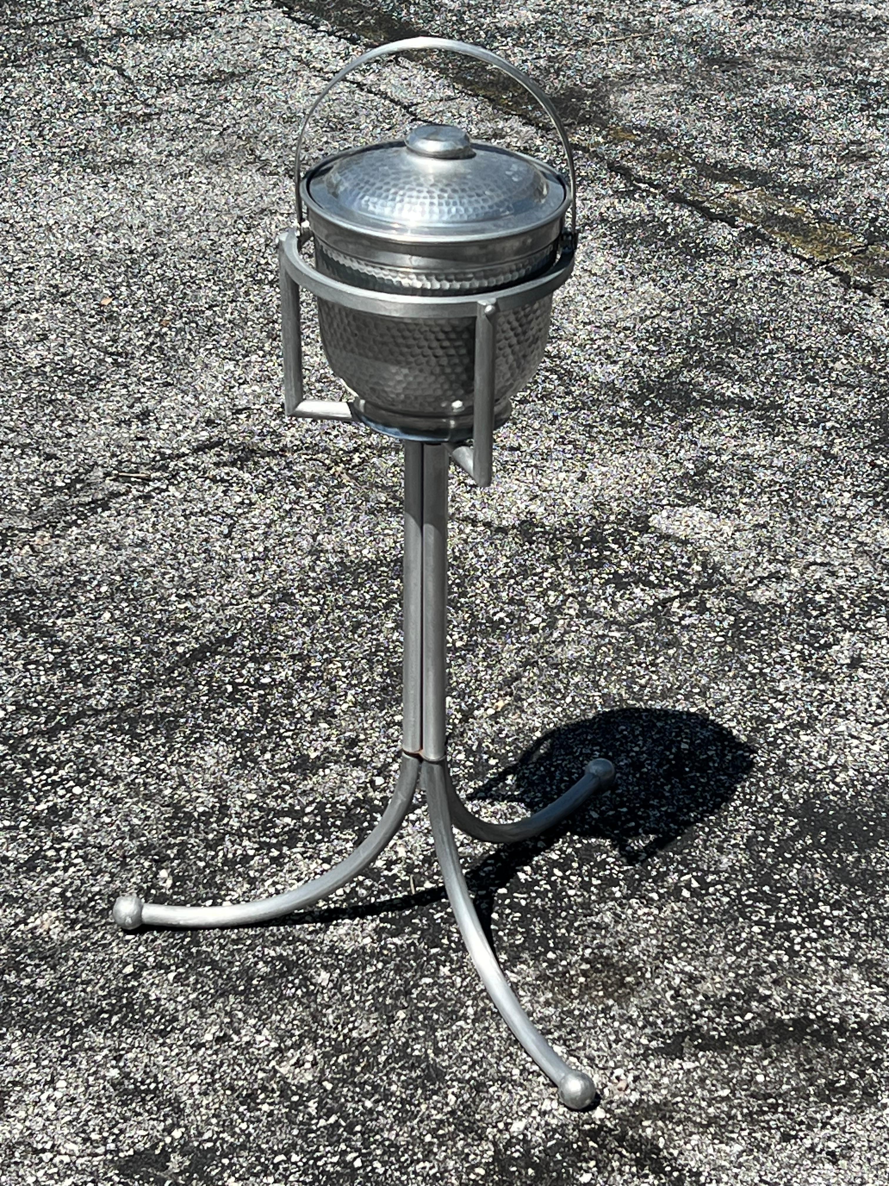Machine Age Aluminum Tripod Stand With Ice Bucket! In Good Condition For Sale In St.Petersburg, FL