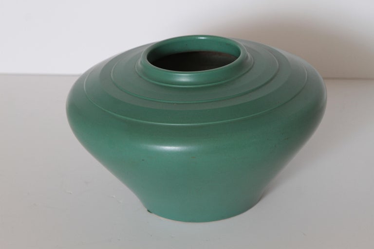 Glazed Machine Age Art Deco Arts & Crafts Keith Murray Large Shouldered Wedgwood Vase For Sale