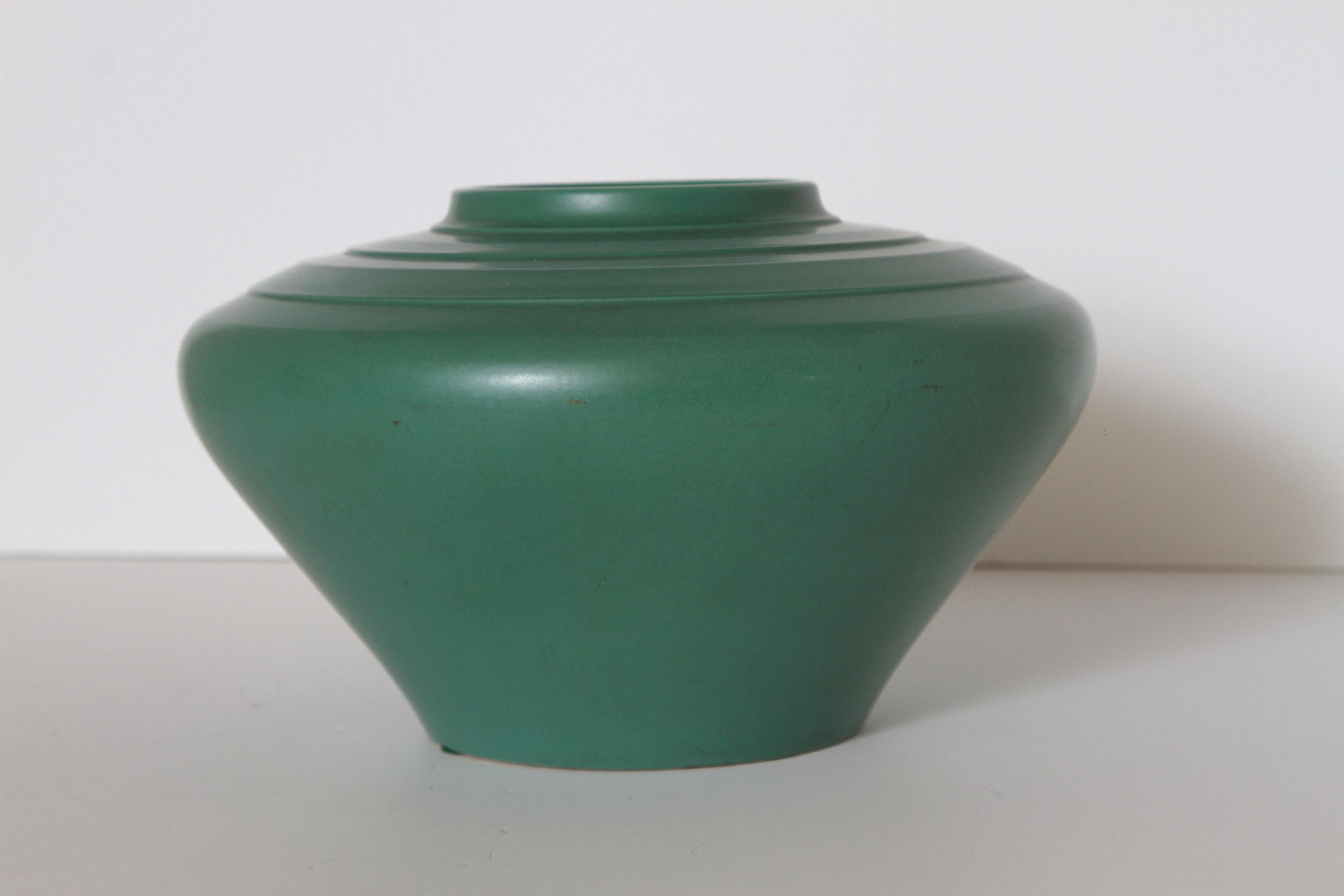 wedgwood moonstone vase
