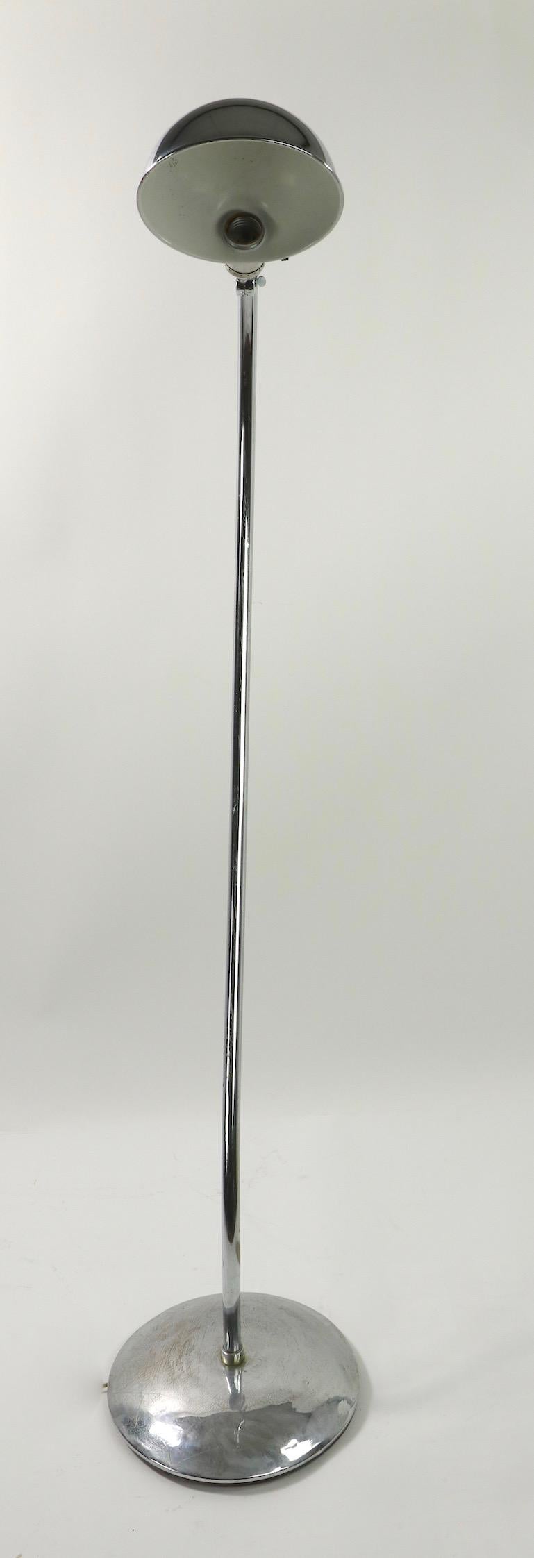 Machine Age Art Deco Chrome Floor Lamp of Exaggerated Curved Form For Sale 4