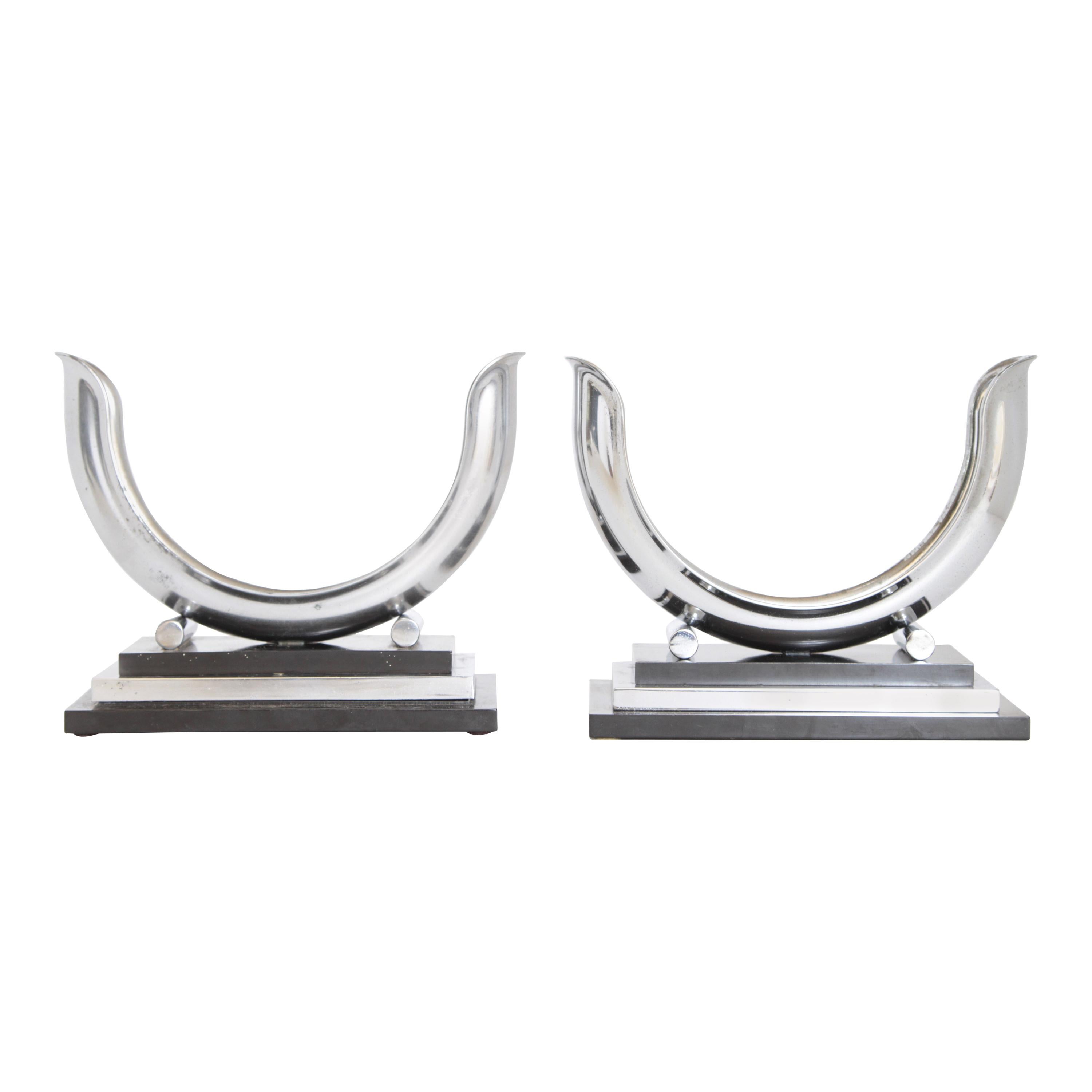 Maschinenzeitalter Art Deco Dole Valve „U“ Streamline Kerzenständer im Angebot