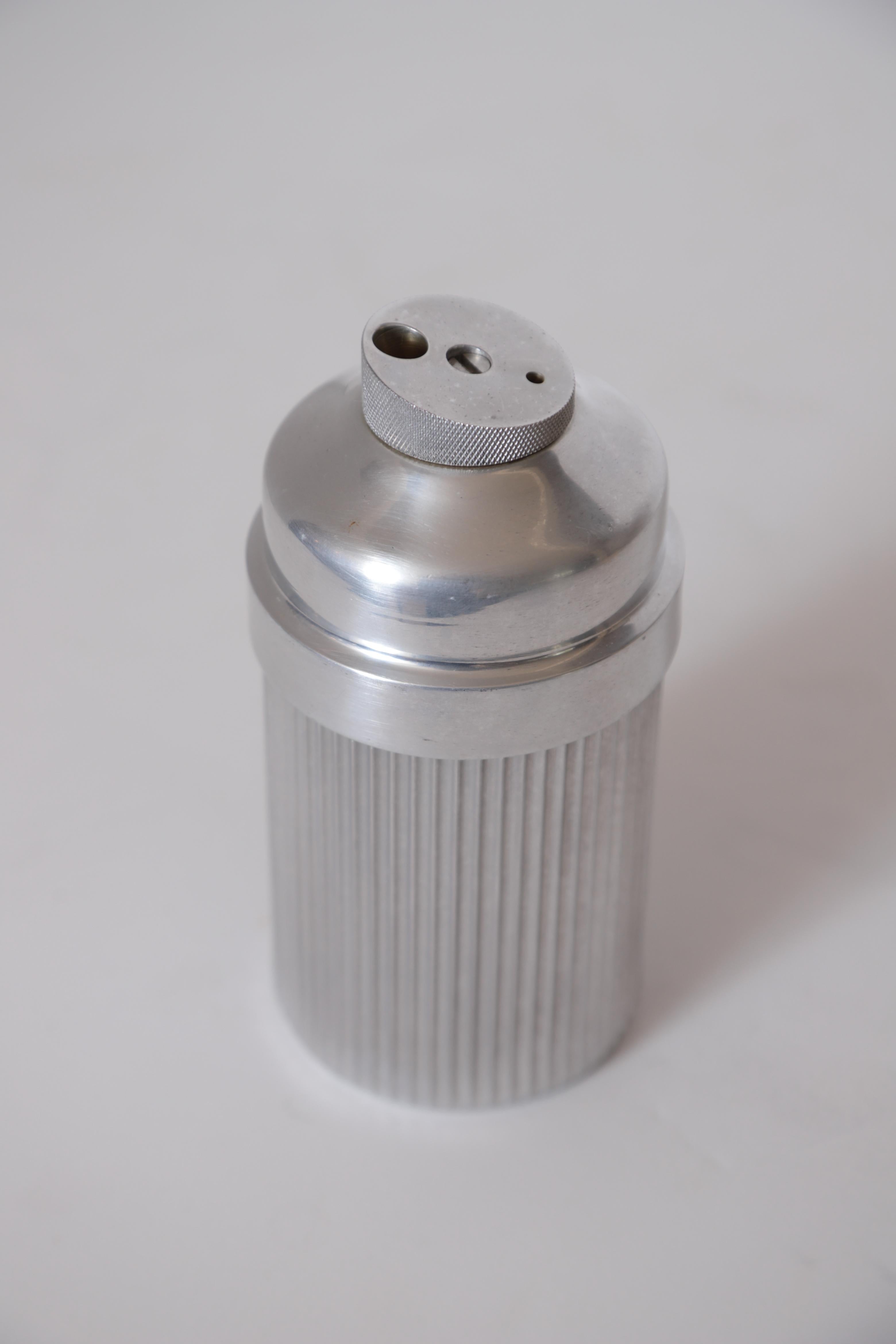 Machine Age Art Deco Eezee-Pour Cocktail Shaker Ribbed Aluminum, Emson Products 6