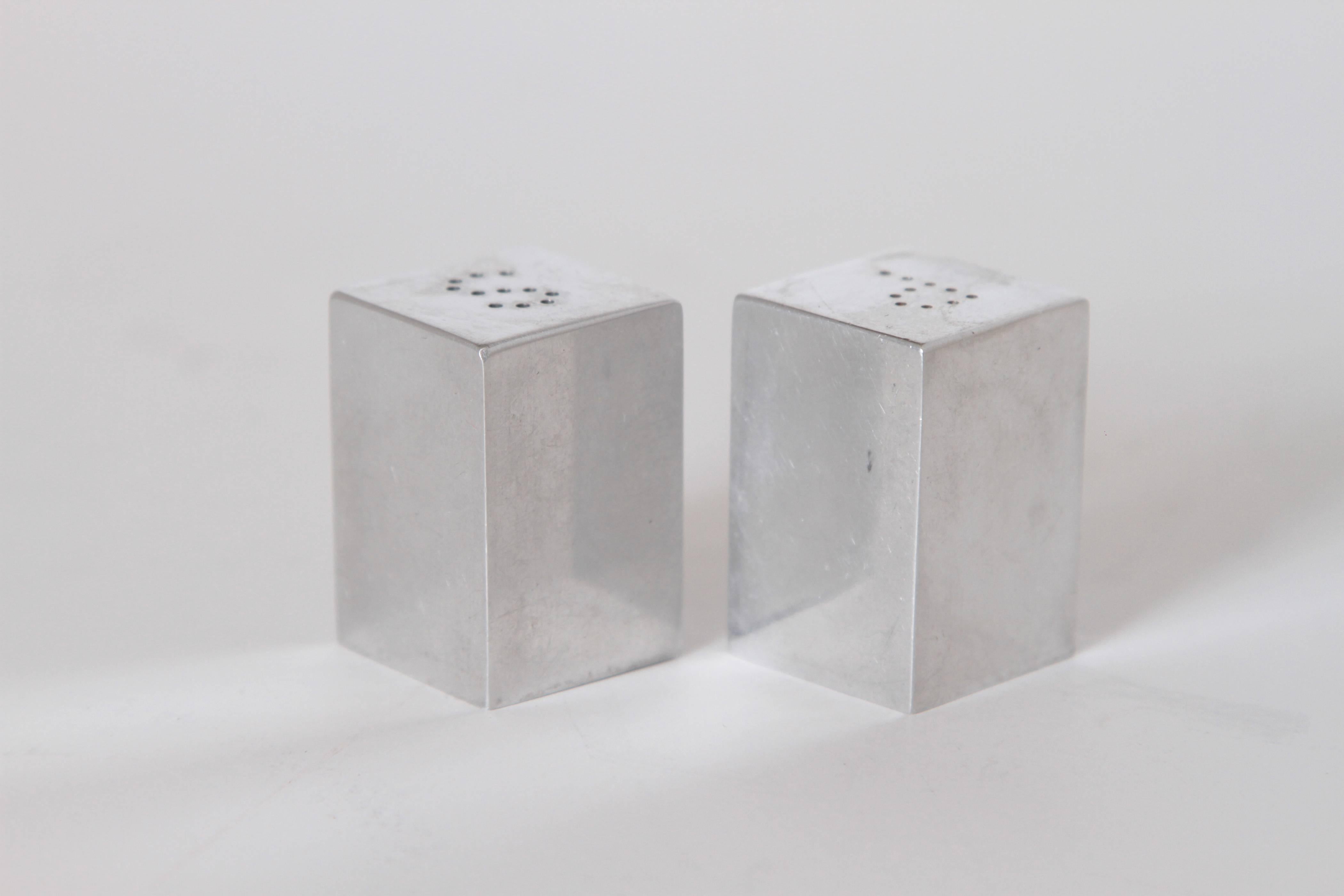 Machine Age Art Deco Iconic Charles Sheeler Salt and Pepper Shaker Design, Pair In Good Condition In Dallas, TX