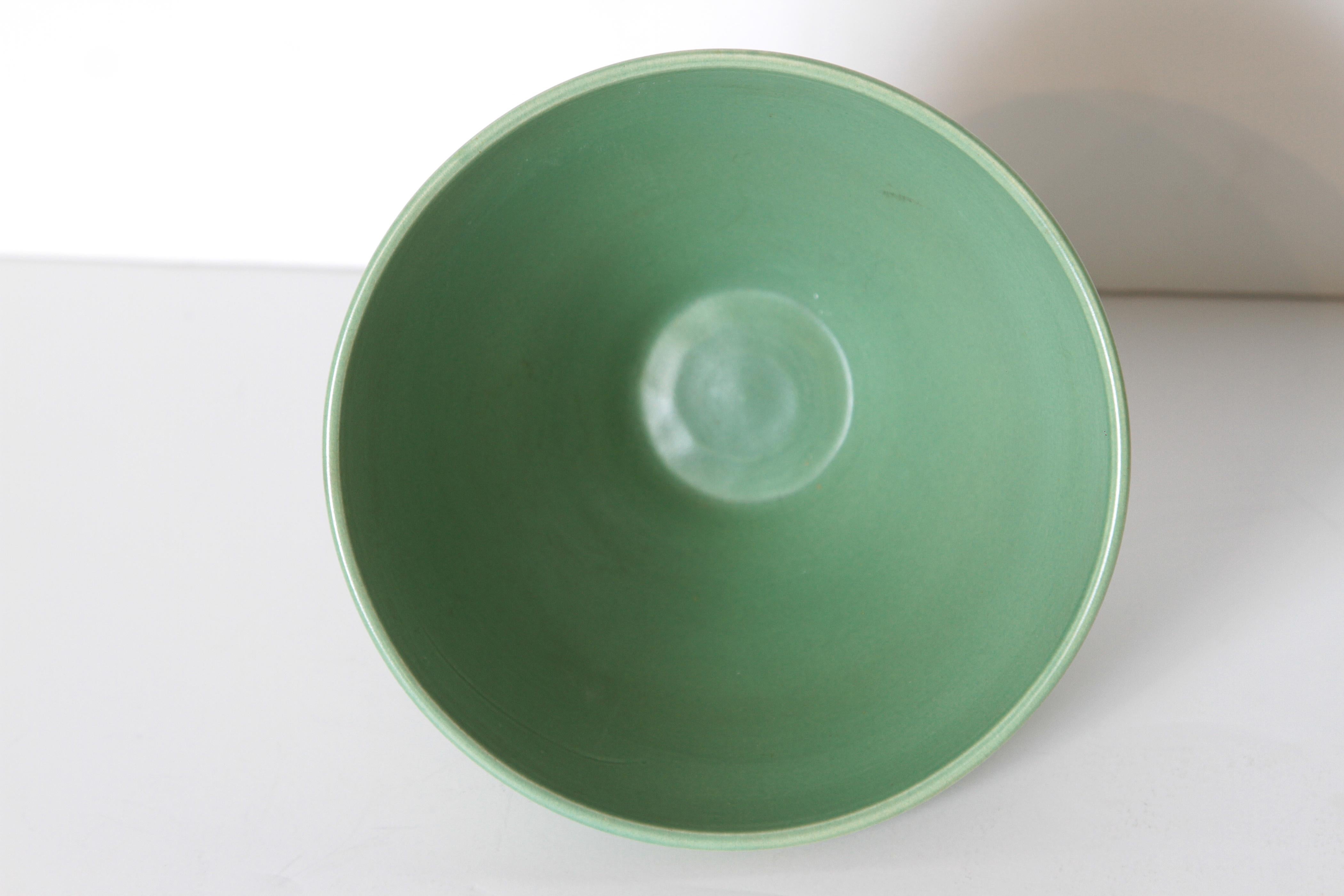 Machine Age Art Deco Keith Murray Wedgwood Vase, Engine-Turned Form In Good Condition For Sale In Dallas, TX