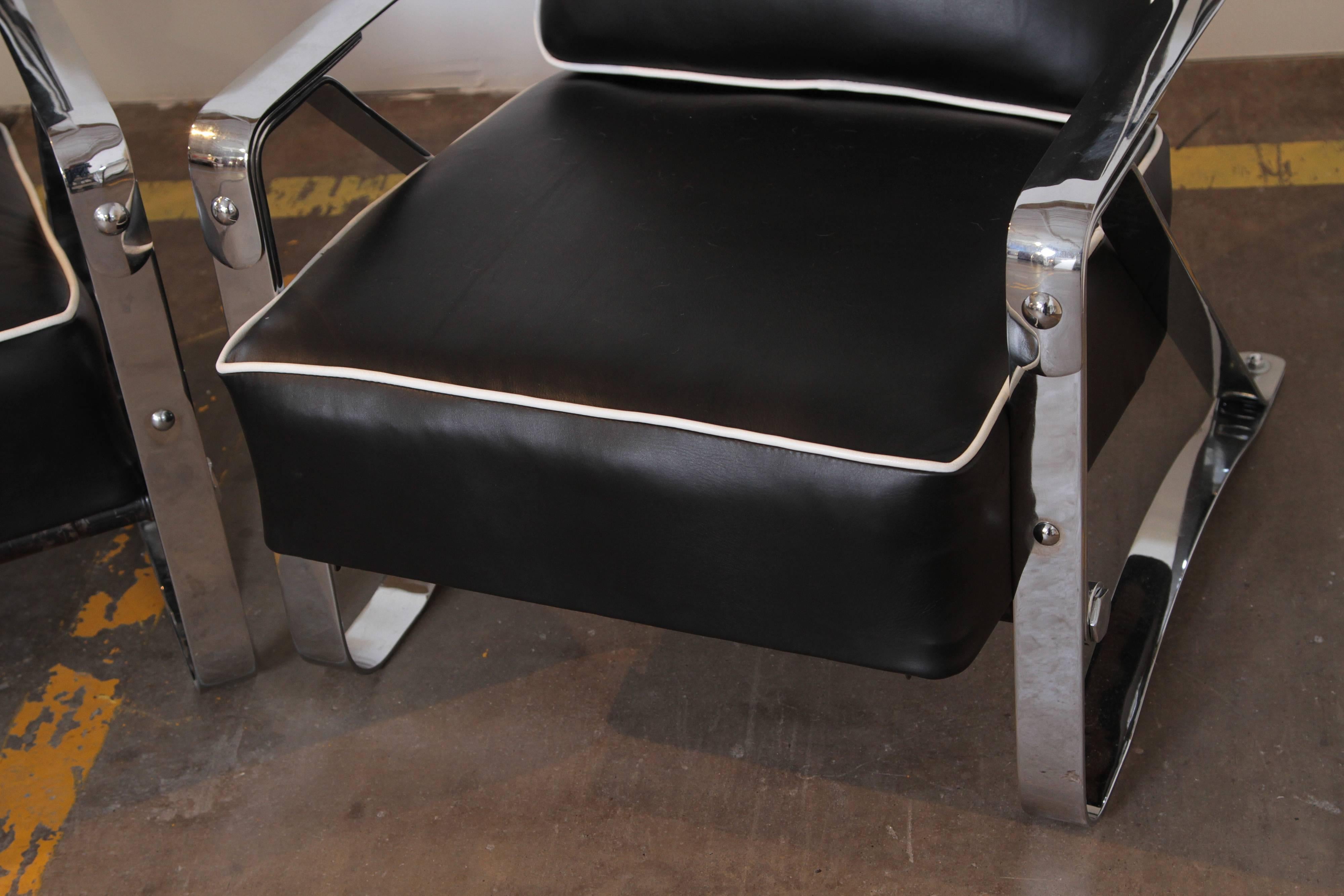 Leather Machine Age Art Deco McKay Craft Streamline Pair of Cantilevered Lounge Chairs For Sale