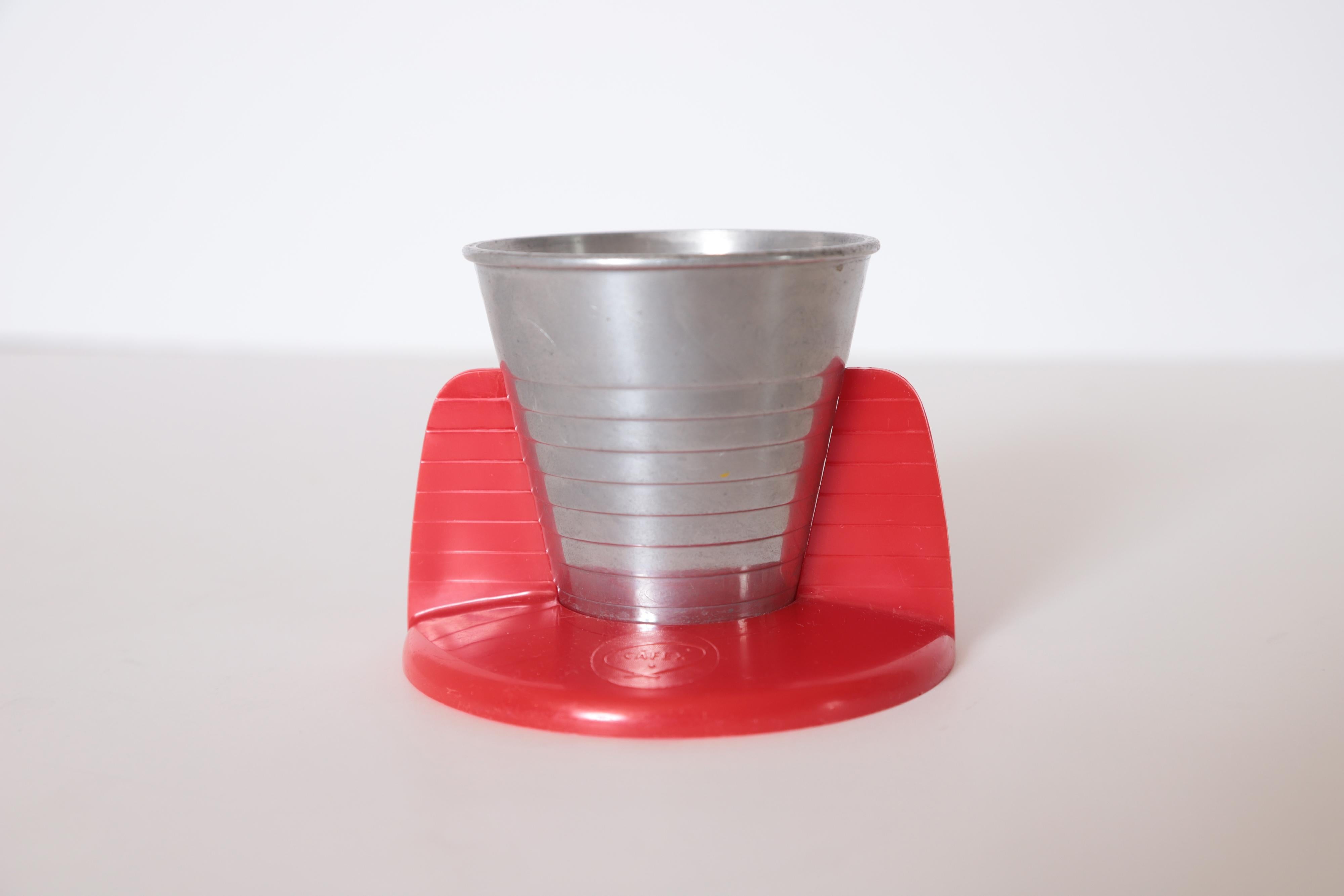 Machine age Art Deco midcentury Cafex Kwik-cup coffee maker by Peter Muller-Munk, circa 1947, Midcentury

Following the tremendously successful Cafex silex percolator, Hartford Products engaged Munk's Firm for some other designs, most notably this