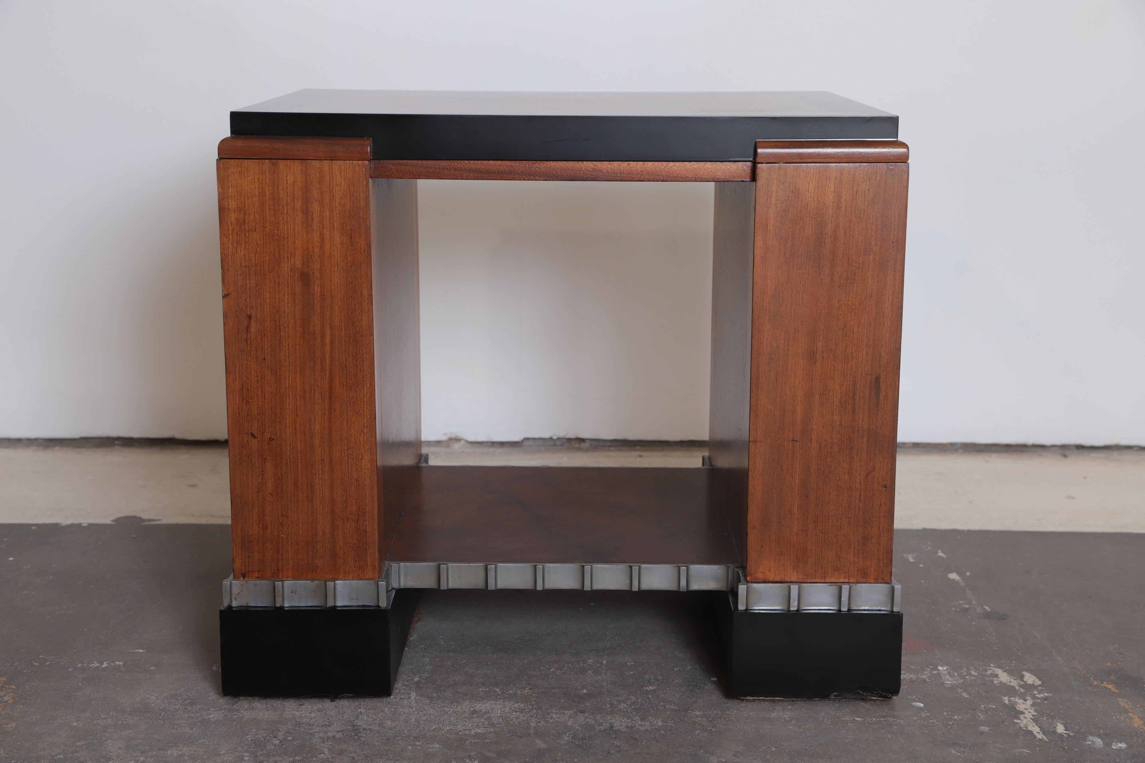 ICONIC Machine Age Art Deco Paul Frankl Skyscraper library occasional table  On Sale from $12,500
Rare and important Modernist table, Metropolitan Life North Building, New York, USA, circa 1927-1929

Bookcase, console, entertainment or end table