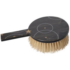 Brosse de coiffure ronde en celluloïd Streamline de l'ère industrielle Art Déco par Paul Frankl 