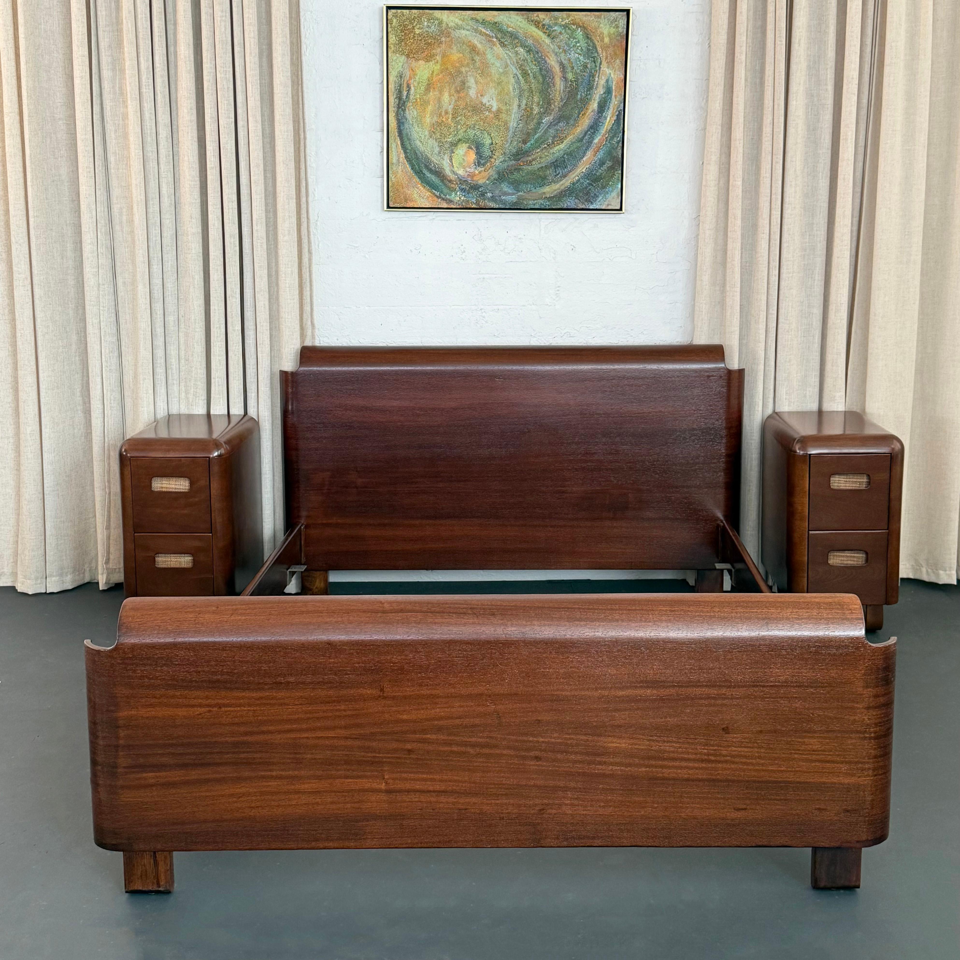 Machin-Age Art Deco Walnuss Bett von Paul Goldman für Plymodern Möbel (20. Jahrhundert) im Angebot