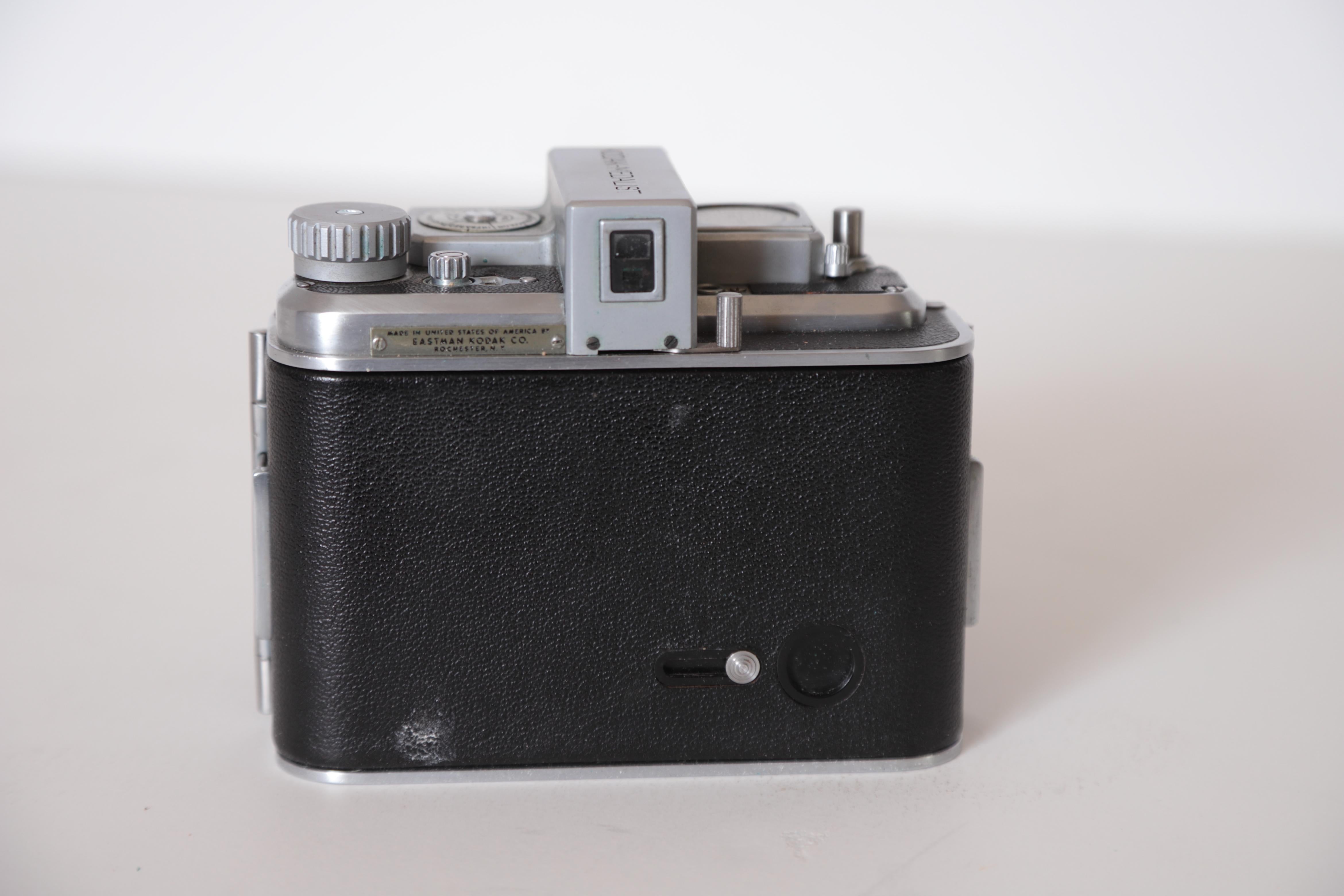 Machine Age Art Deco Walter Dorwin Teague Kodak Medalist Camera with Case For Sale 4