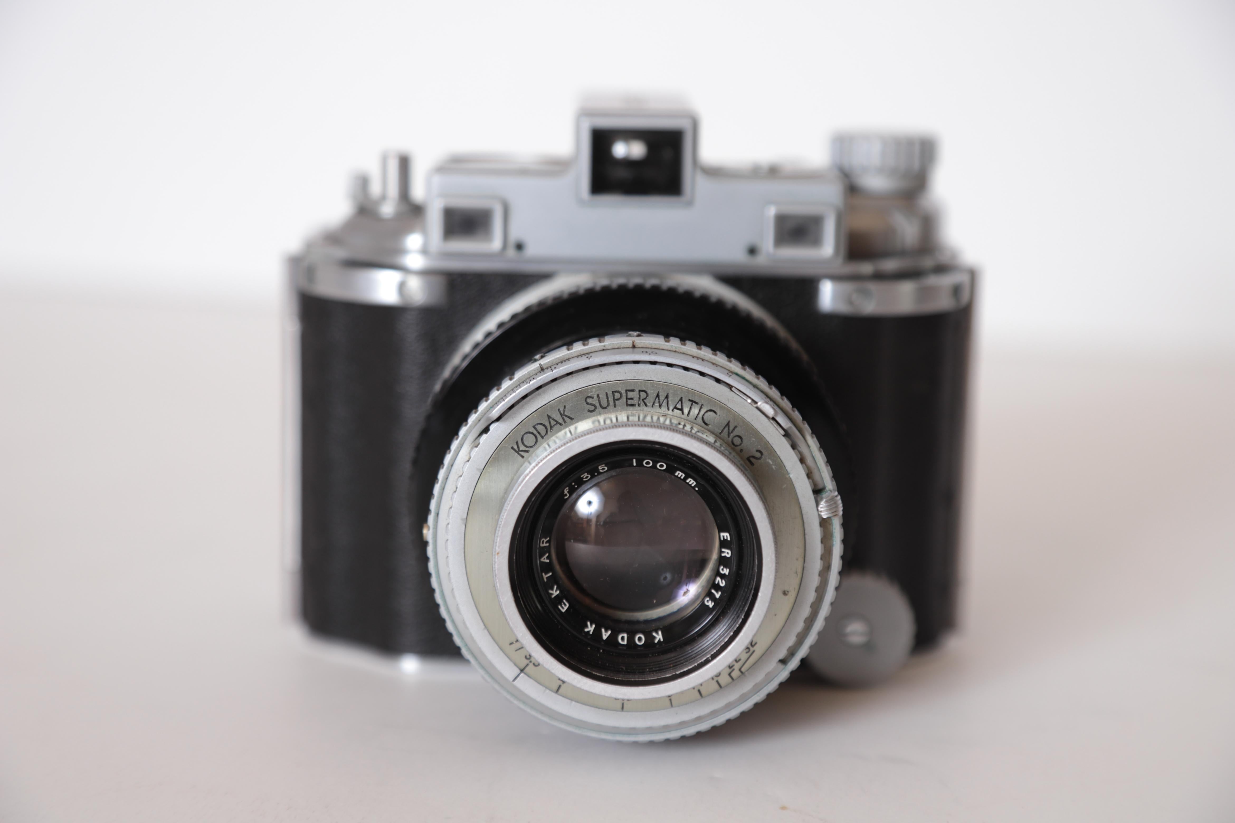 Machine Age Art Deco Walter Dorwin Teague Kodak Medalist Camera with Case For Sale 7