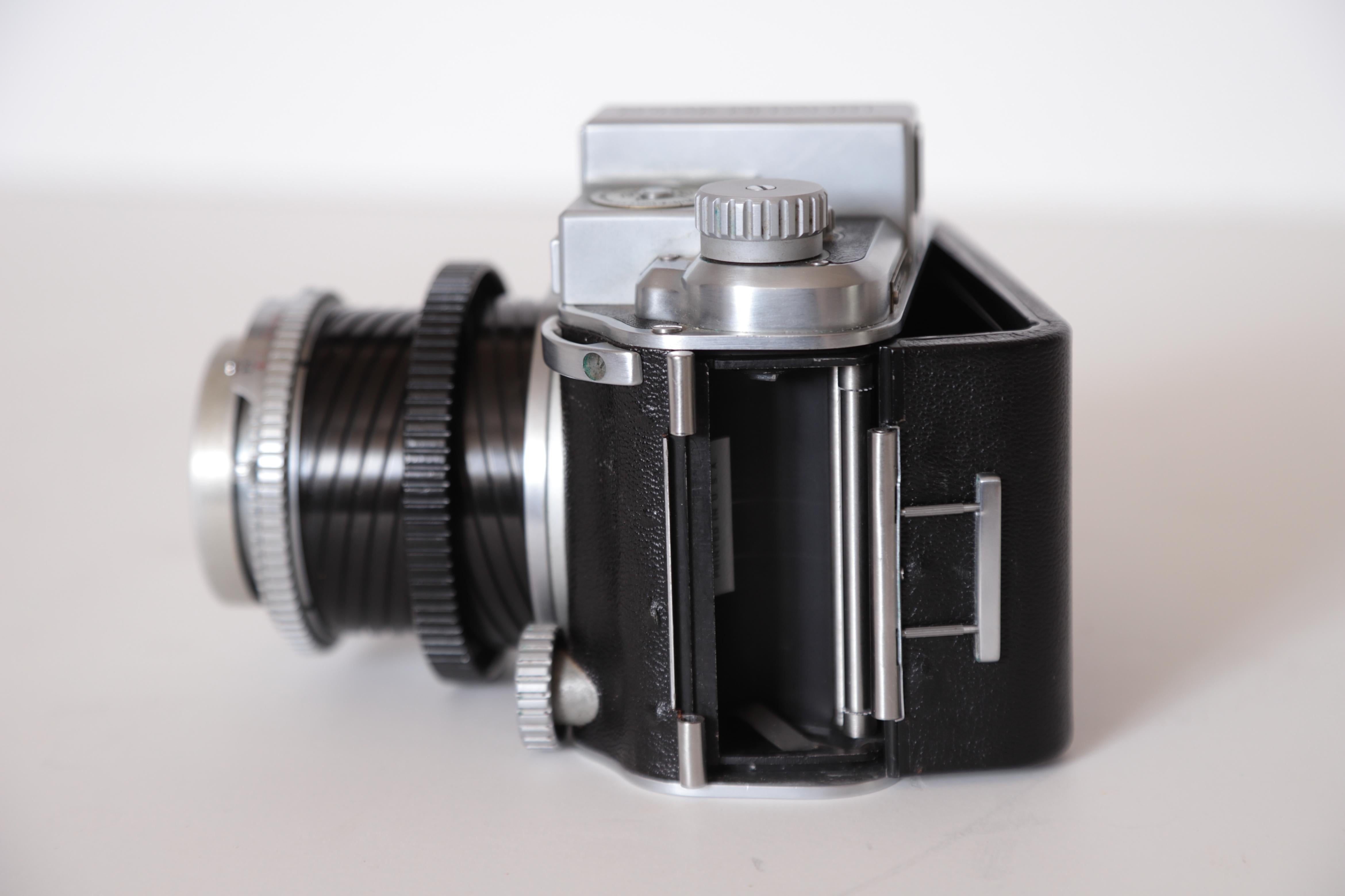 Machine Age Art Deco Walter Dorwin Teague Kodak Medalist Camera with Case For Sale 13