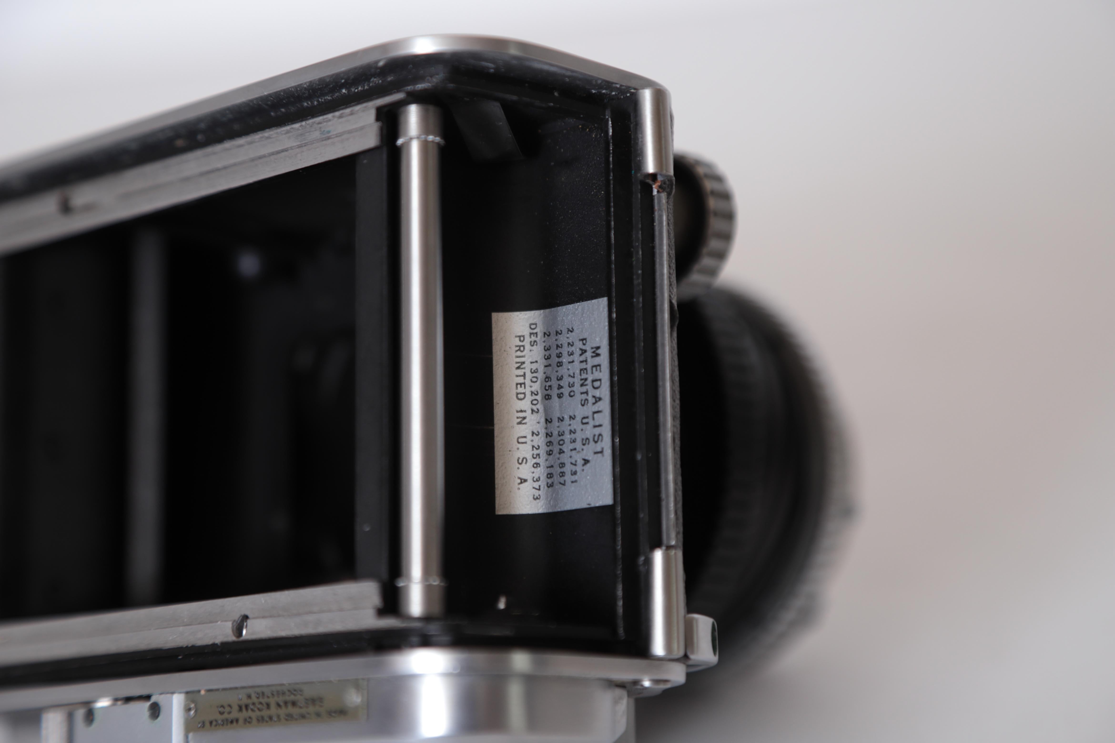 Machine Age Art Deco Walter Dorwin Teague Kodak Medalist Camera with Case For Sale 12