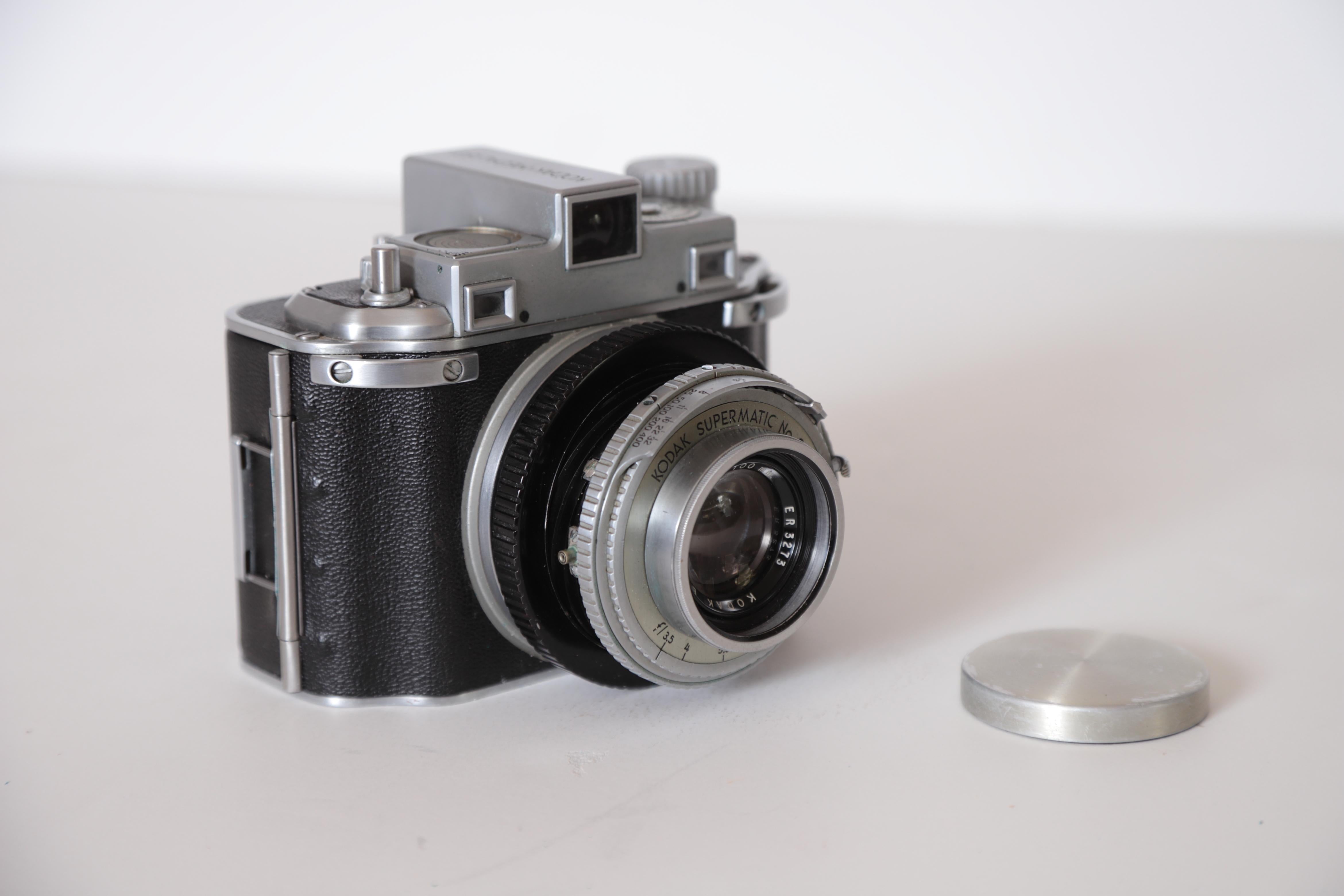 Machine Age Art Deco Walter Dorwin Teague Kodak Medalist Camera with Case For Sale 2