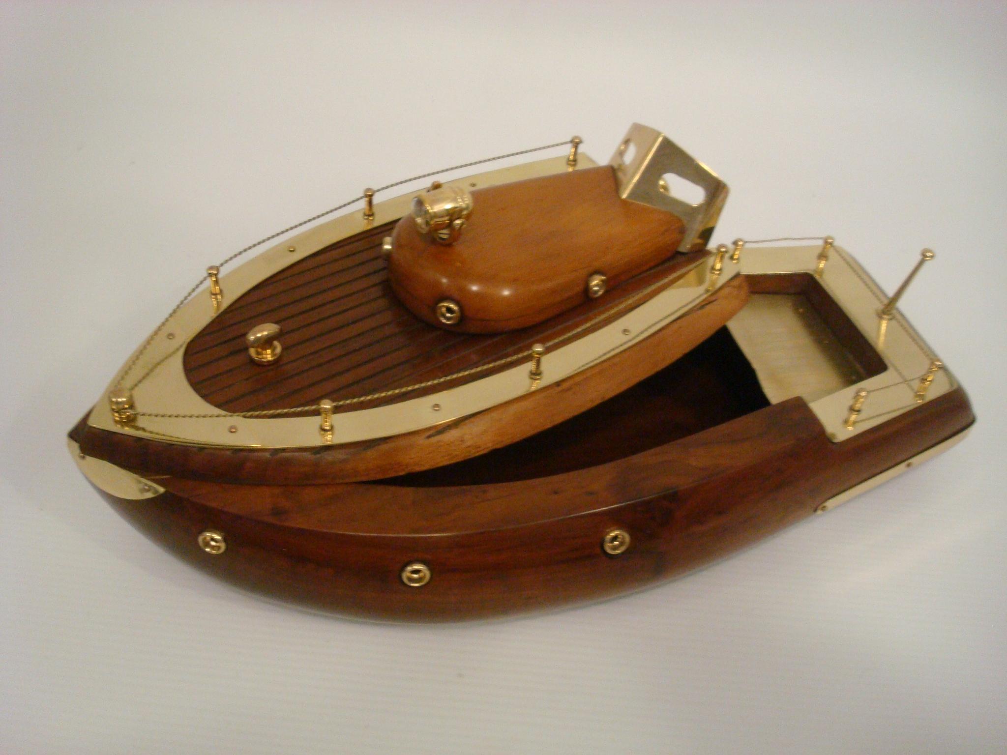 Machine Age / Art Deco Wood & Brass Speedboat Model Secret Box, circa 1930s For Sale 3