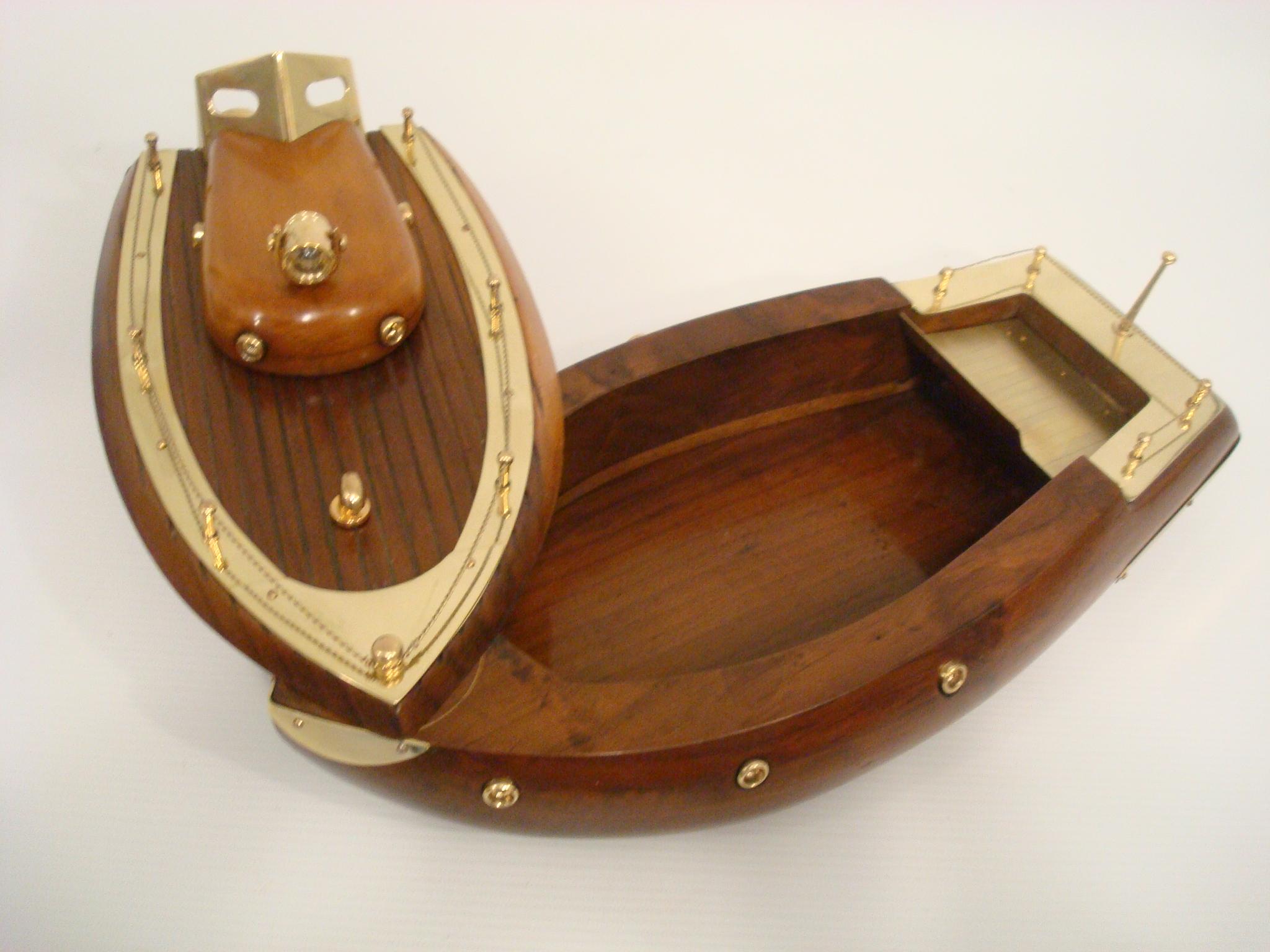 Maschinenzeitalter/Art dco- Speedboat-Modell aus Holz und Messing, Secret Box, ca. 1930er Jahre im Angebot 5