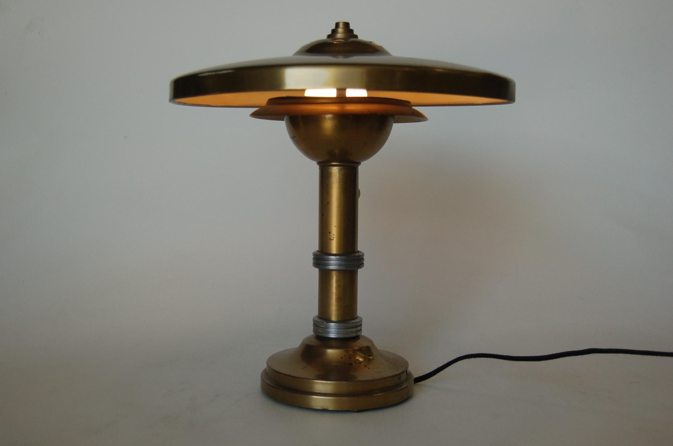 Art Deco style Machine Age brass and silver desk lamp. Great for home or office. 

Measures: 15