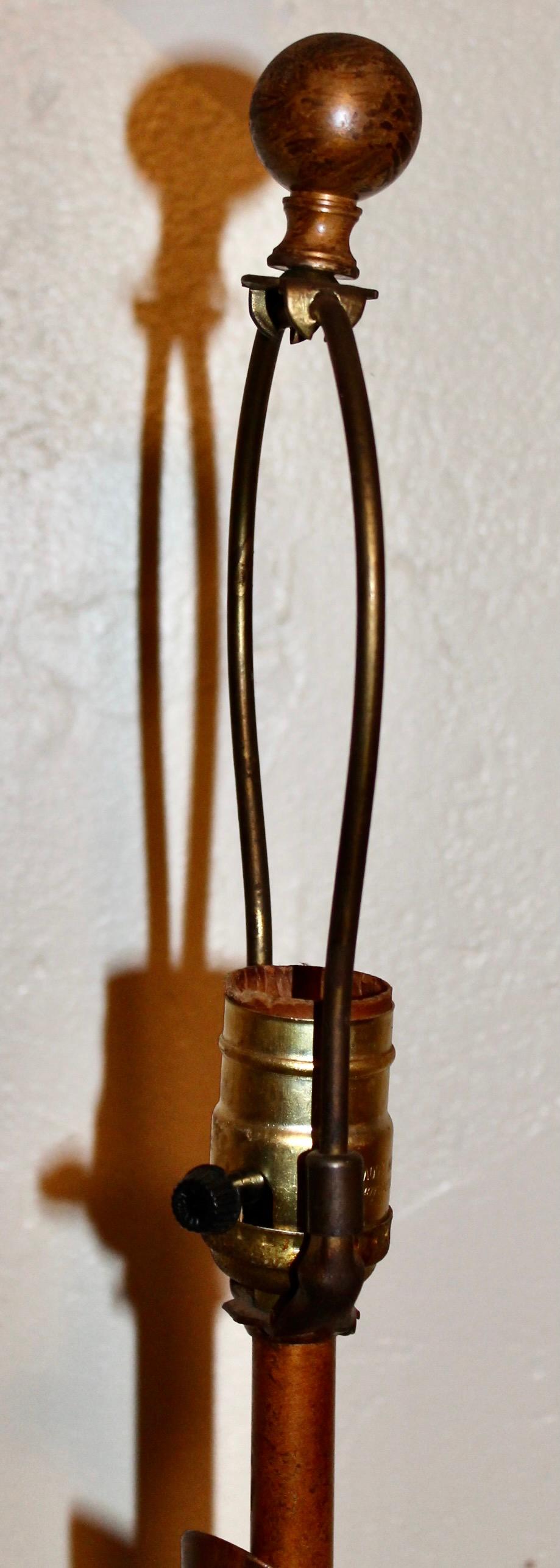 Effet bronze Lampe de table en cuivre Machine Age style Jules Bouy en vente