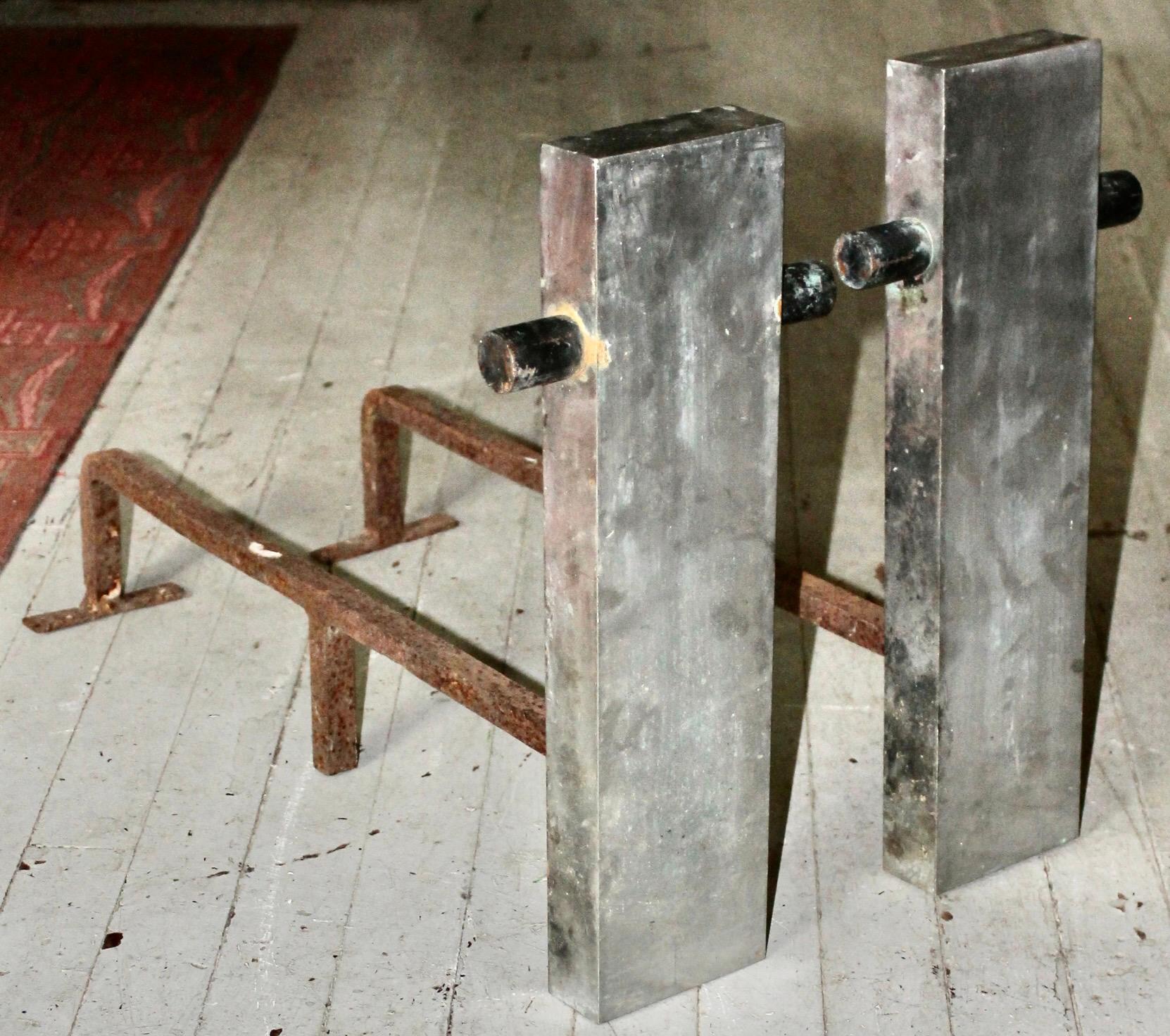 Forgé Andirons en cuivre et en acier de style Machine Age Donald Deskey en vente